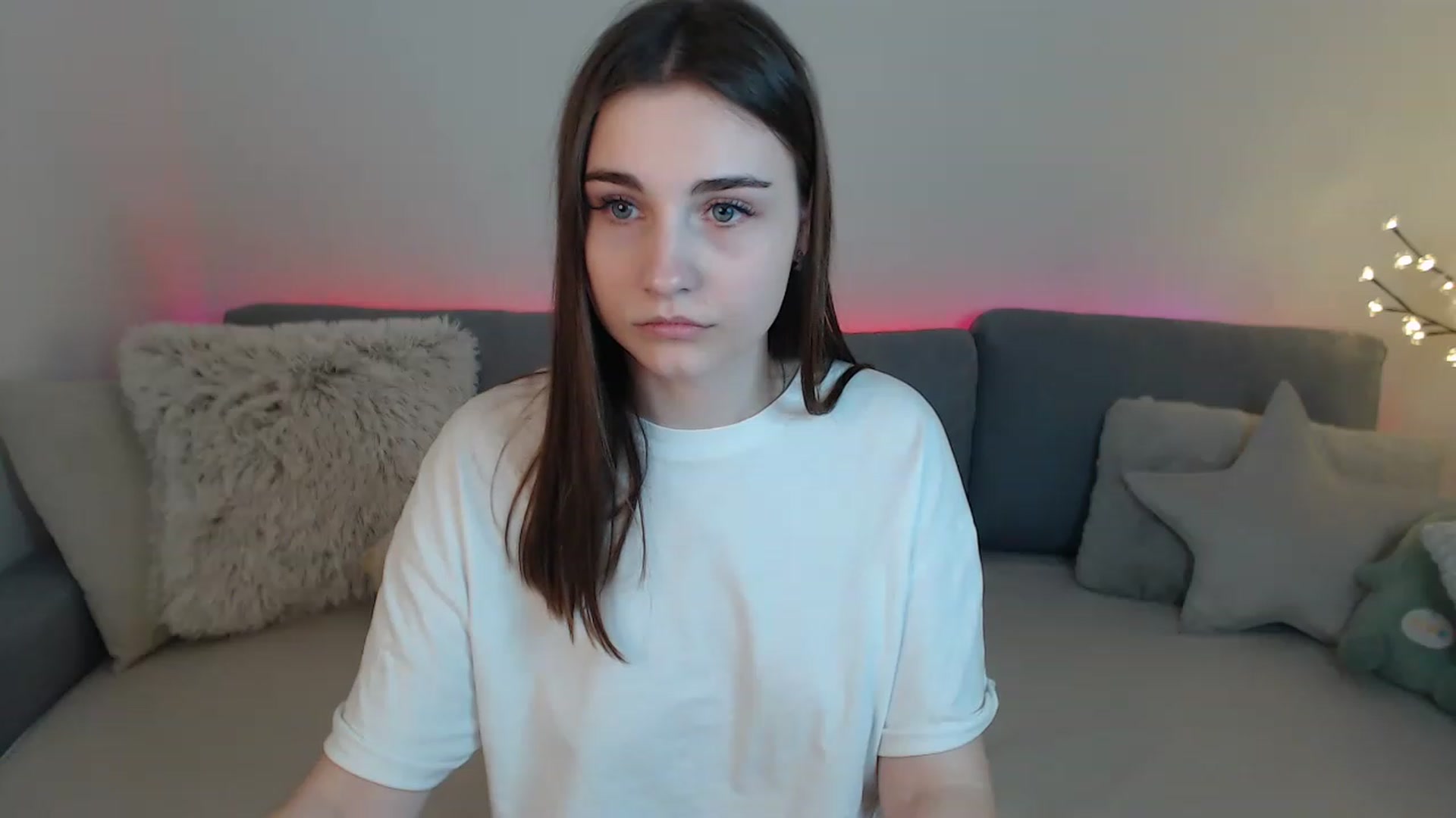 Gallery image thumbnail from LaneyGrey's myfreecams stream on, 04/04/2023, 12:13 image 12 of 20