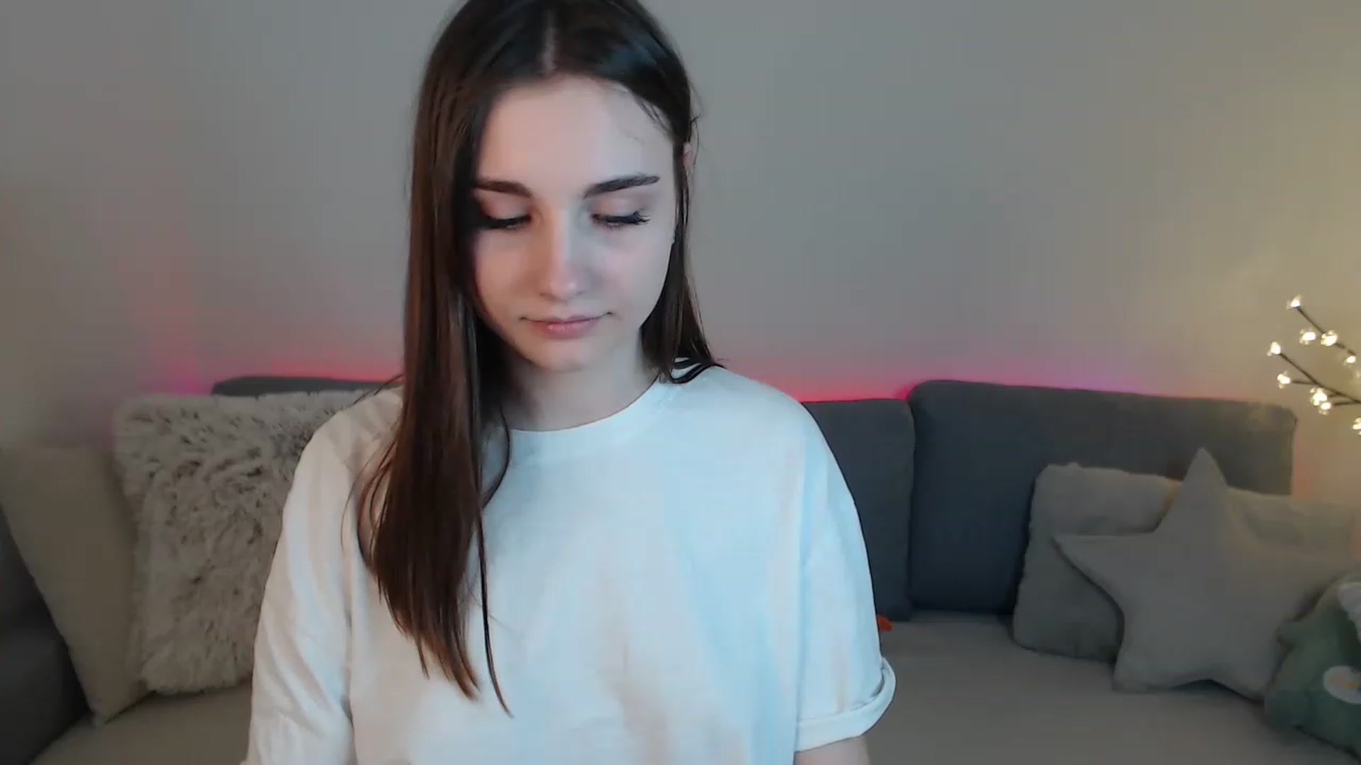Gallery image thumbnail from LaneyGrey's myfreecams stream on, 04/04/2023, 12:13 image 19 of 20