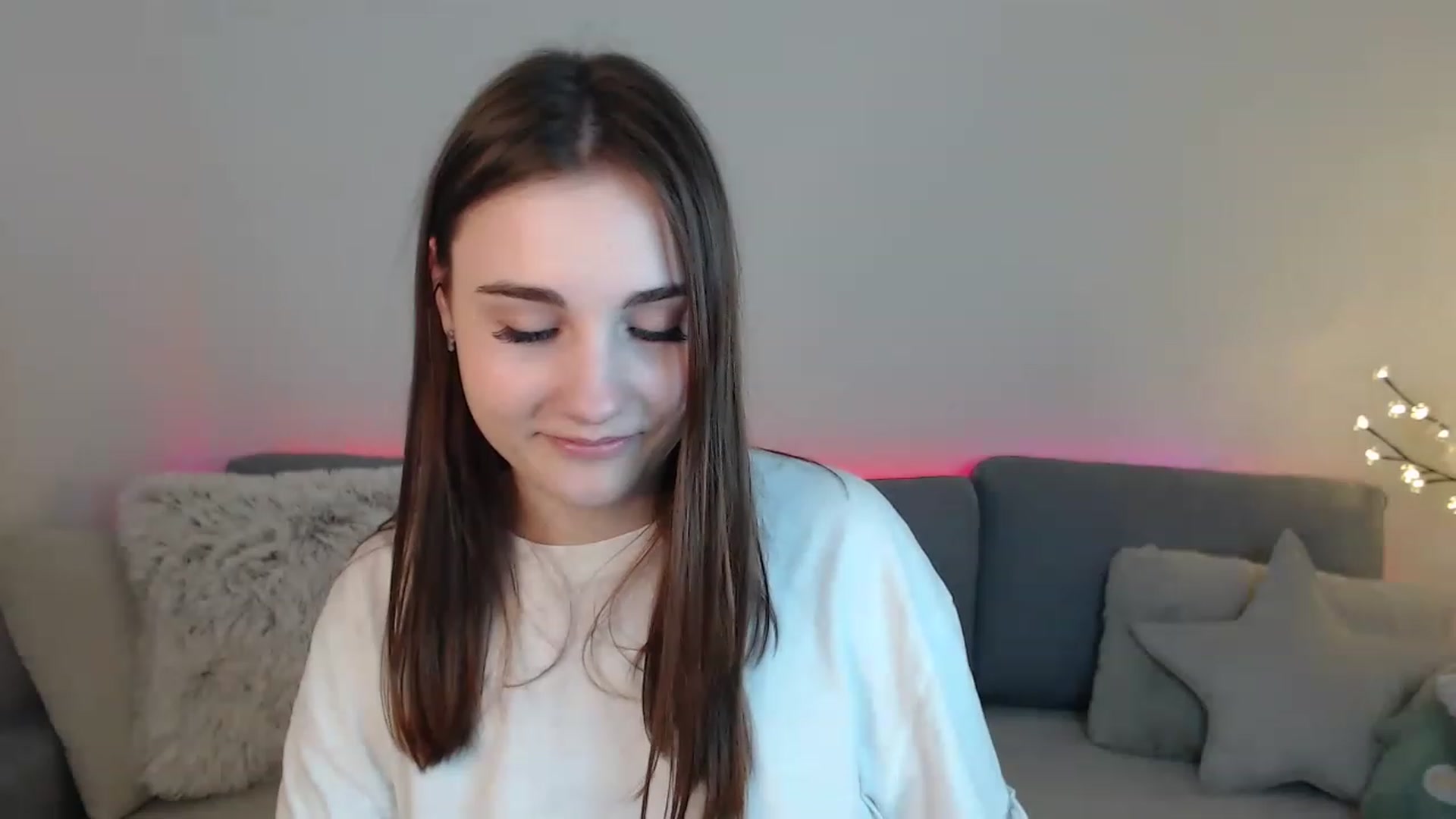 Gallery image thumbnail from LaneyGrey's myfreecams stream on, 04/04/2023, 12:13 image 15 of 20