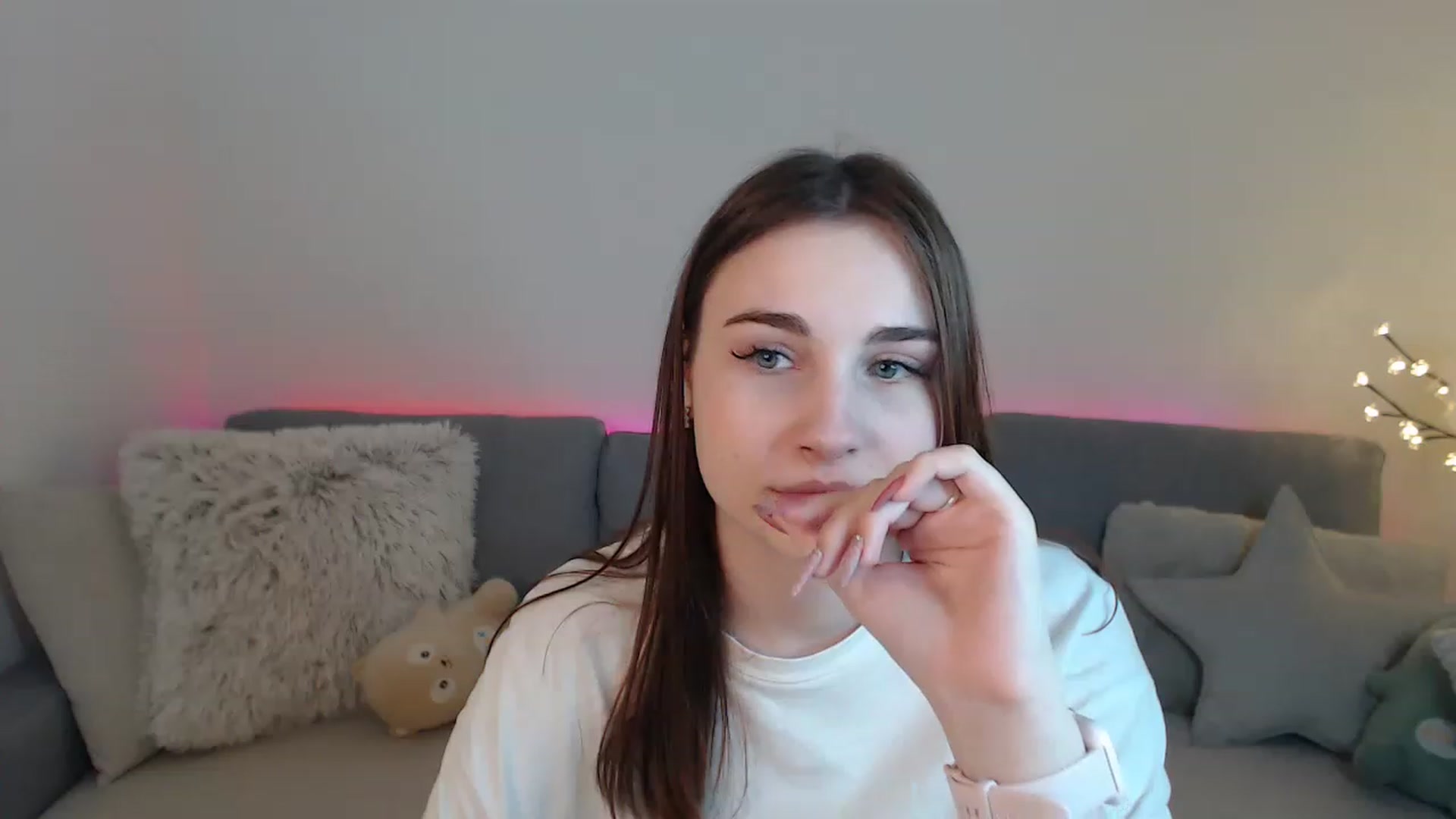 Gallery image thumbnail from LaneyGrey's myfreecams stream on, 04/04/2023, 12:13 image 16 of 20
