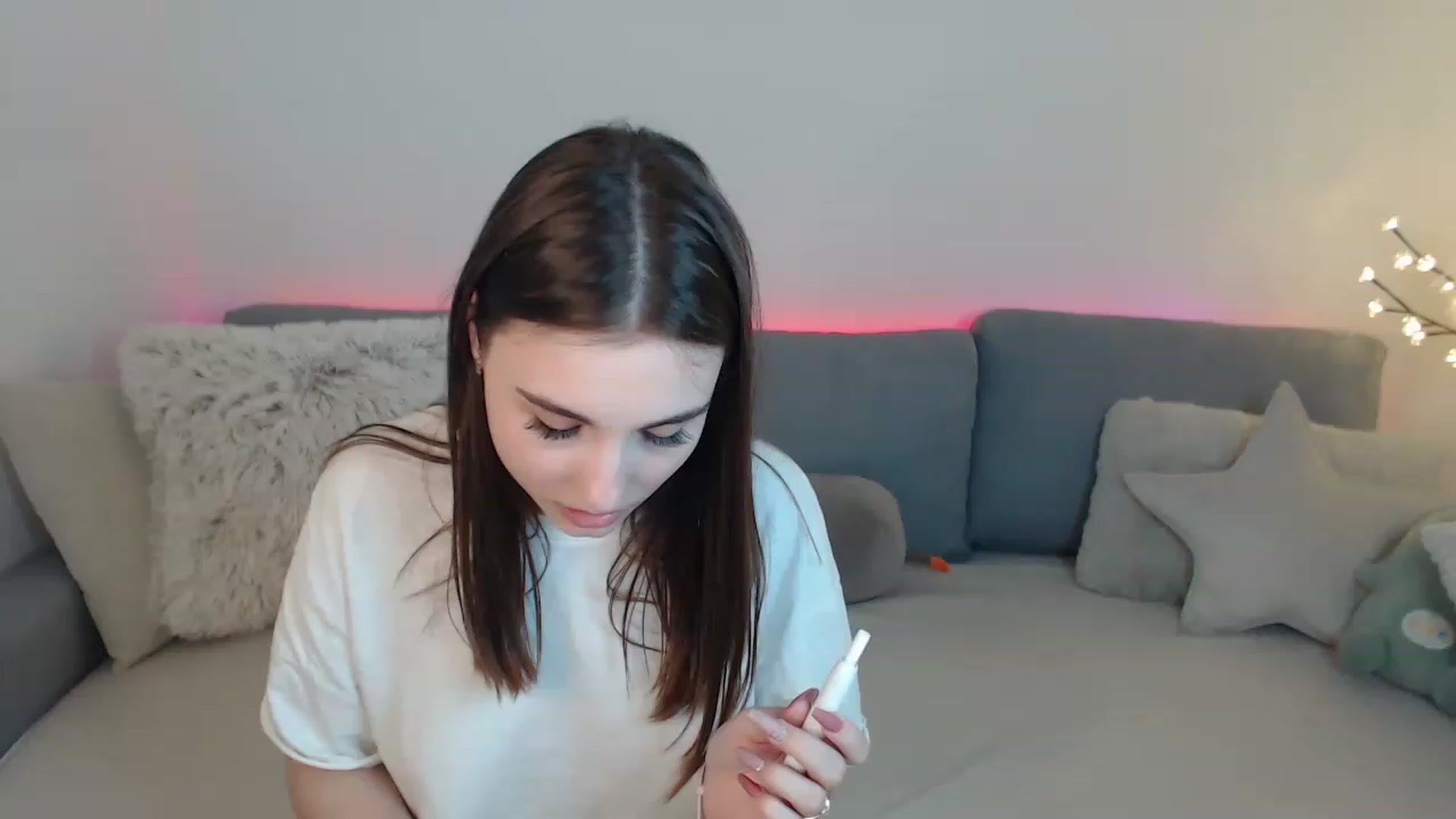 Gallery image thumbnail from LaneyGrey's myfreecams stream on, 04/04/2023, 12:13 image 1 of 20