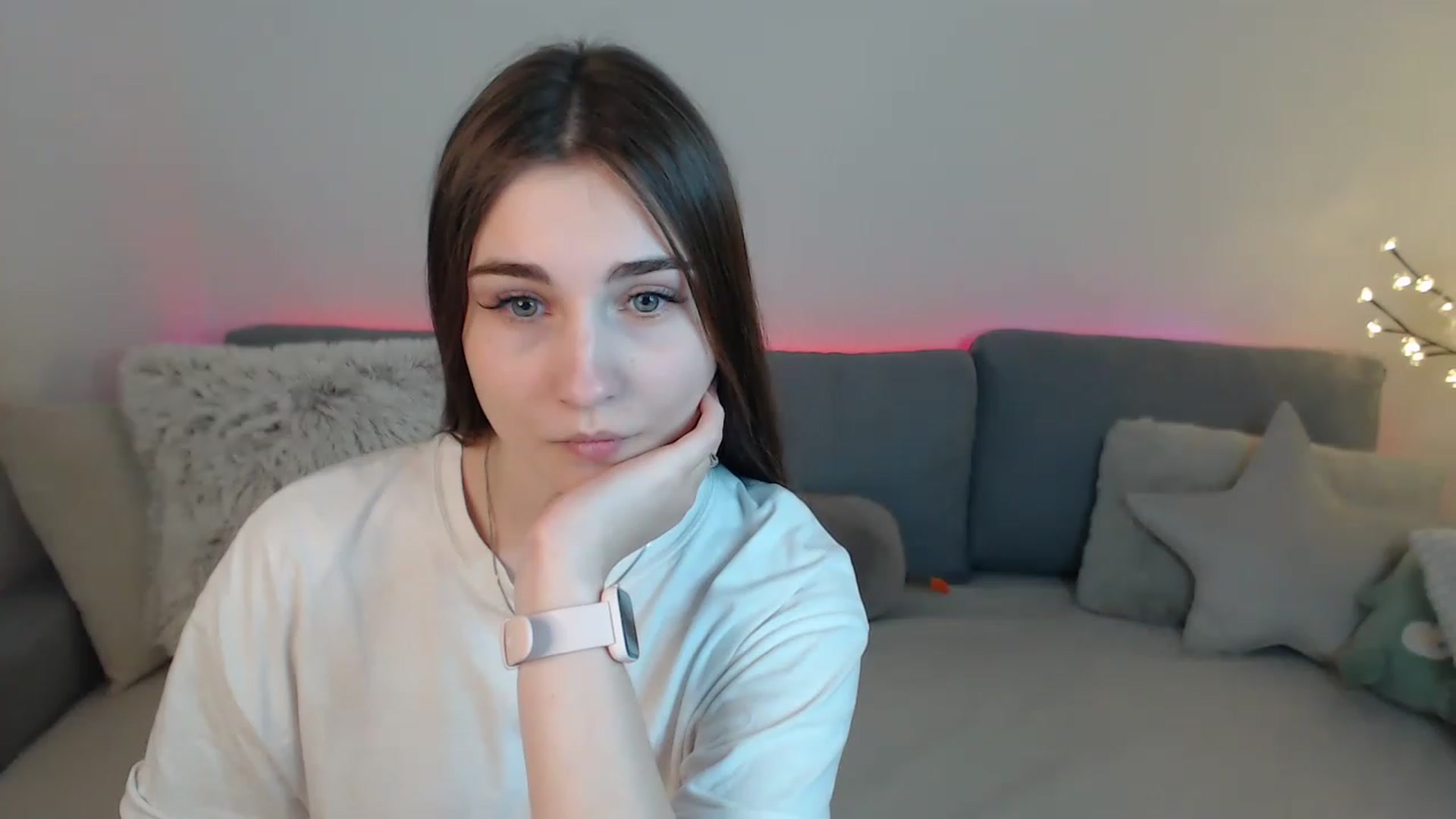 Gallery image thumbnail from LaneyGrey's myfreecams stream on, 04/04/2023, 12:32 image 6 of 20