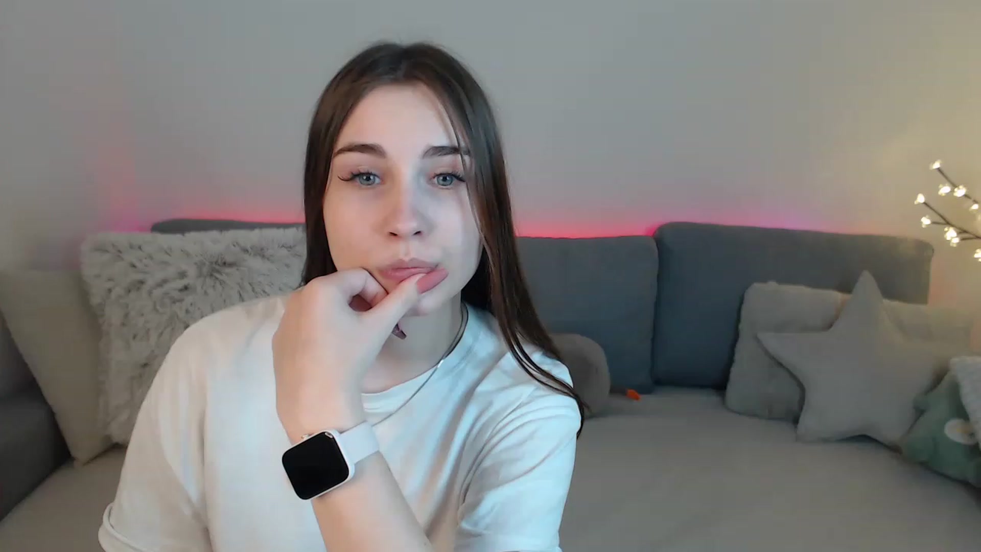 Gallery image thumbnail from LaneyGrey's myfreecams stream on, 04/04/2023, 12:32 image 7 of 20