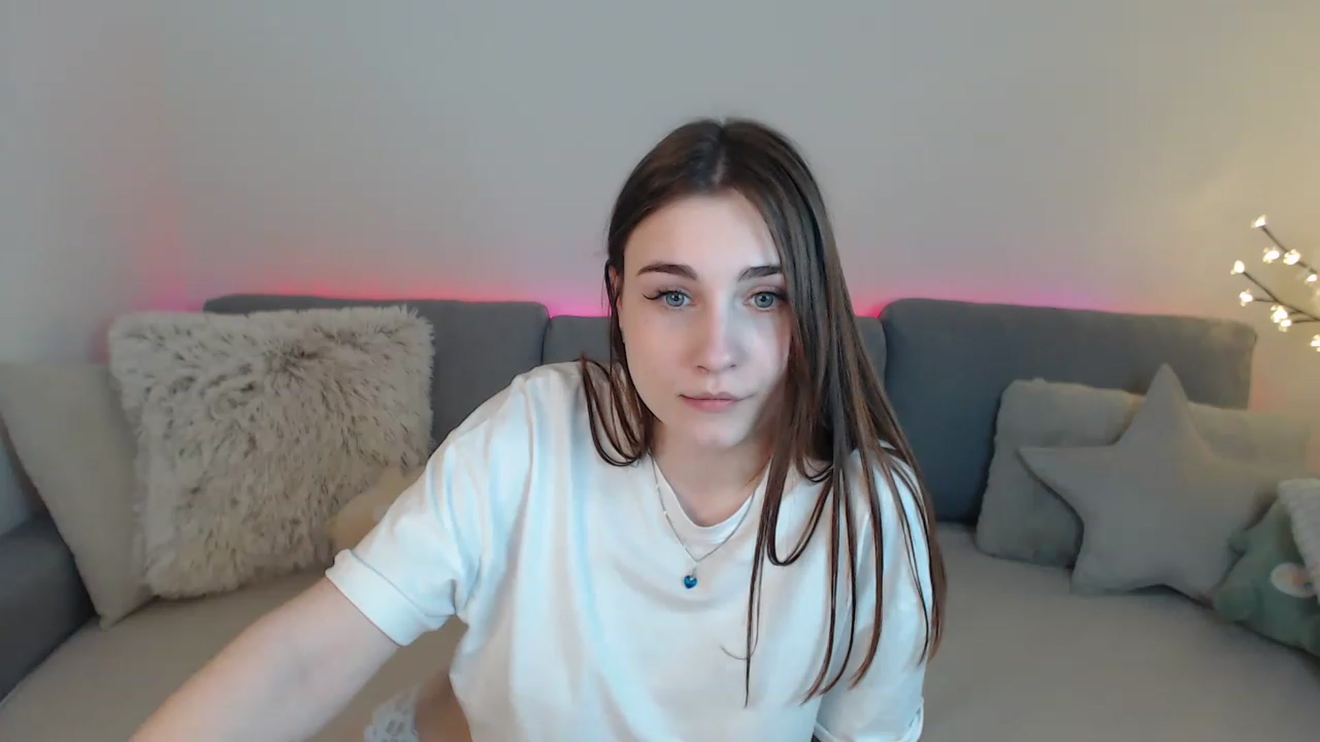 Gallery image thumbnail from LaneyGrey's myfreecams stream on, 04/04/2023, 12:32 image 12 of 20