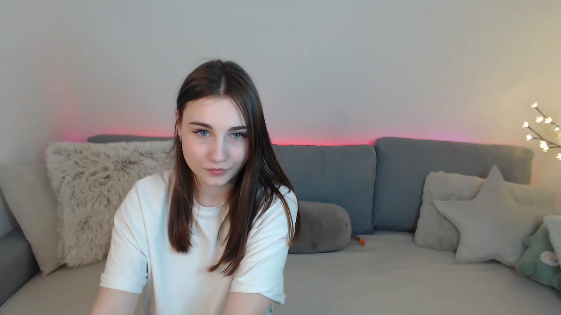 Gallery image thumbnail from LaneyGrey's myfreecams stream on, 04/04/2023, 13:49 image 19 of 20