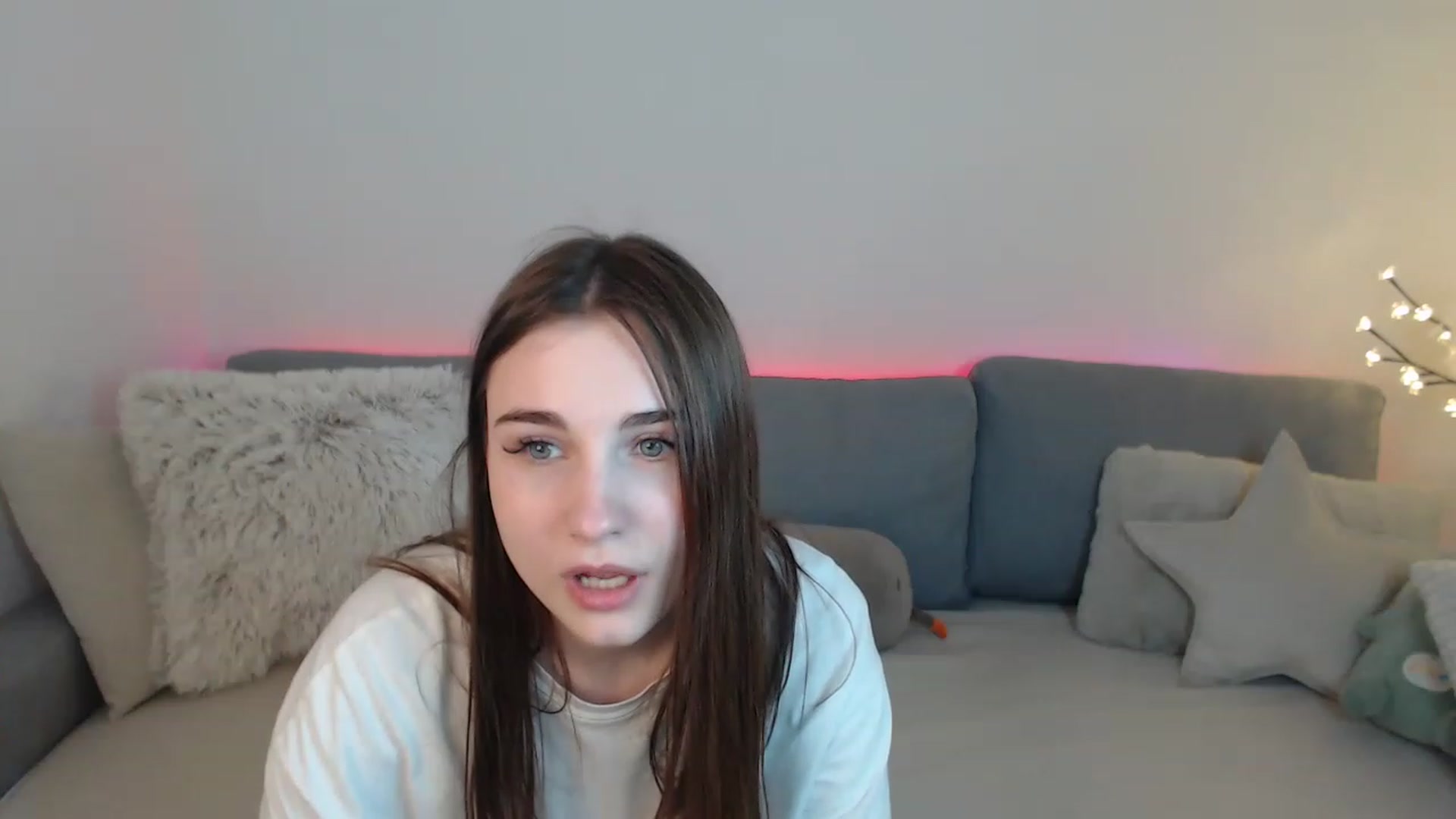 Gallery image thumbnail from LaneyGrey's myfreecams stream on, 04/04/2023, 13:49 image 18 of 20