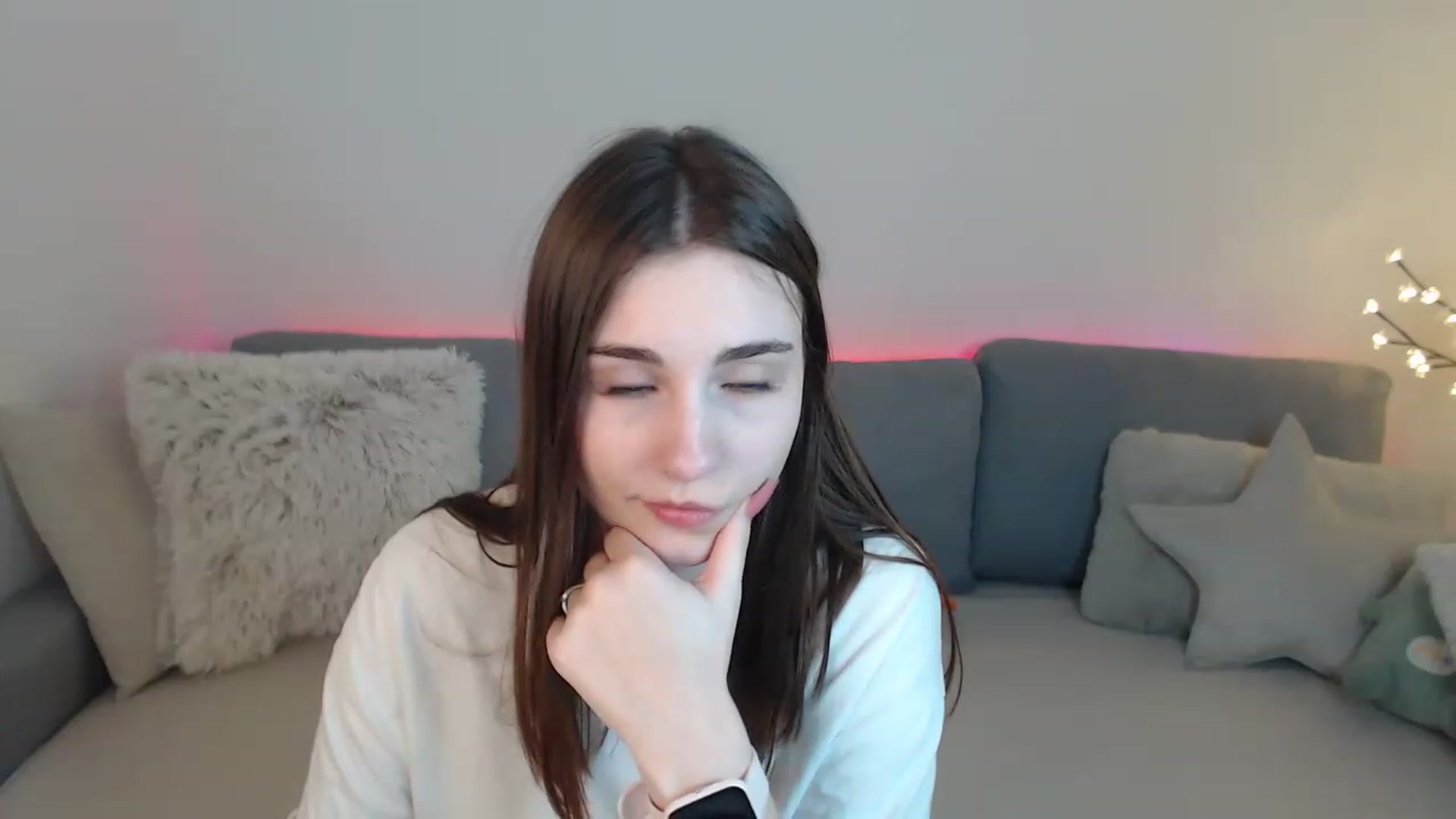Gallery image thumbnail from LaneyGrey's myfreecams stream on, 04/04/2023, 13:49 image 12 of 20