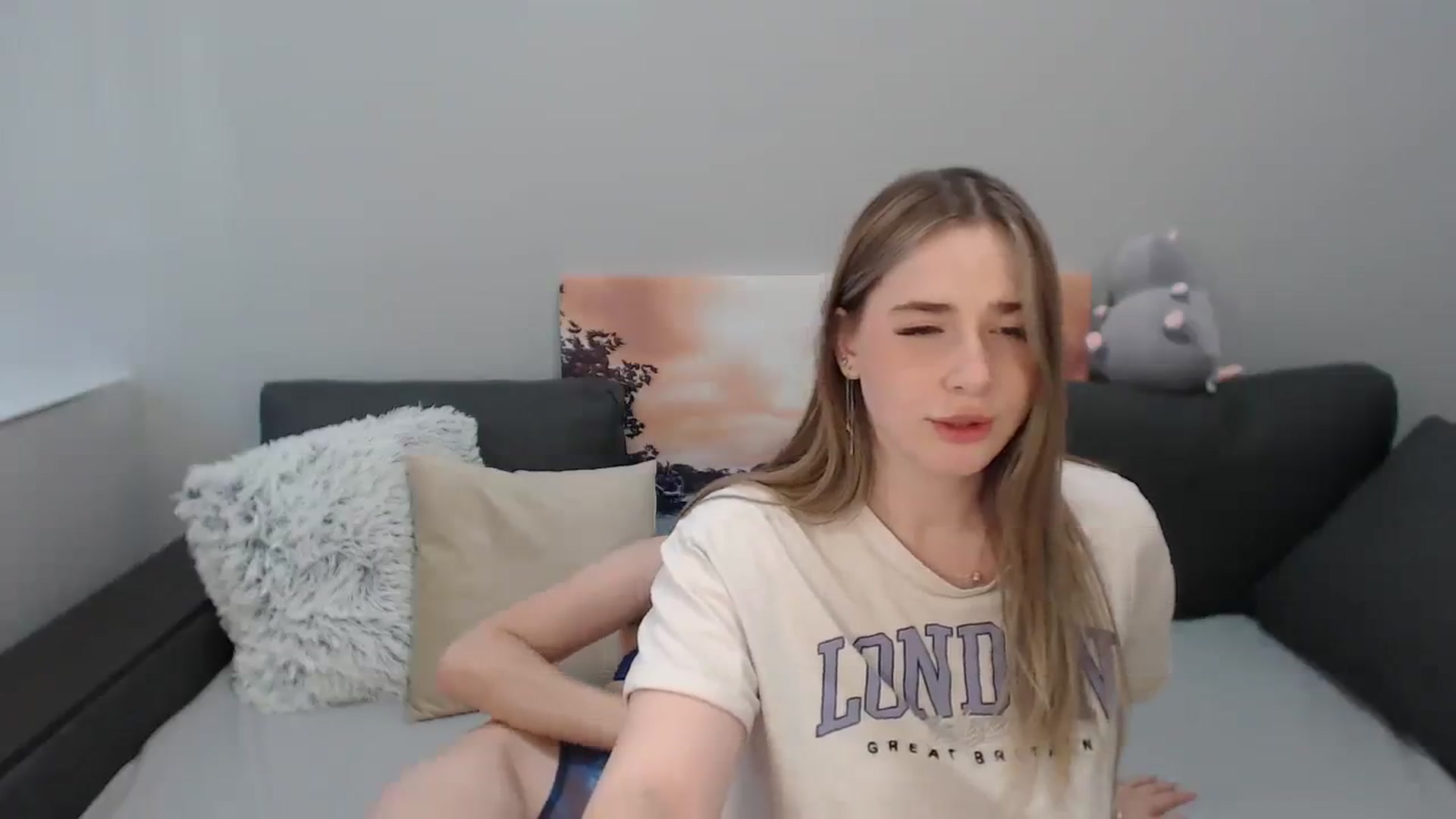 Gallery image thumbnail from LaneyGrey's myfreecams stream on, 09/18/2023, 14:00 image 11 of 20