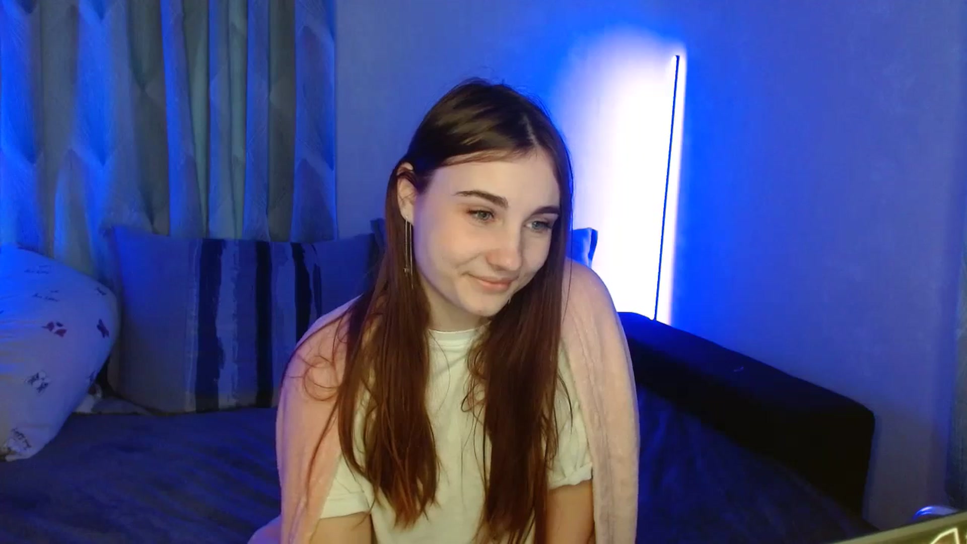 Gallery image thumbnail from LaneyGrey's myfreecams stream on, 11/18/2023, 13:42 image 13 of 20