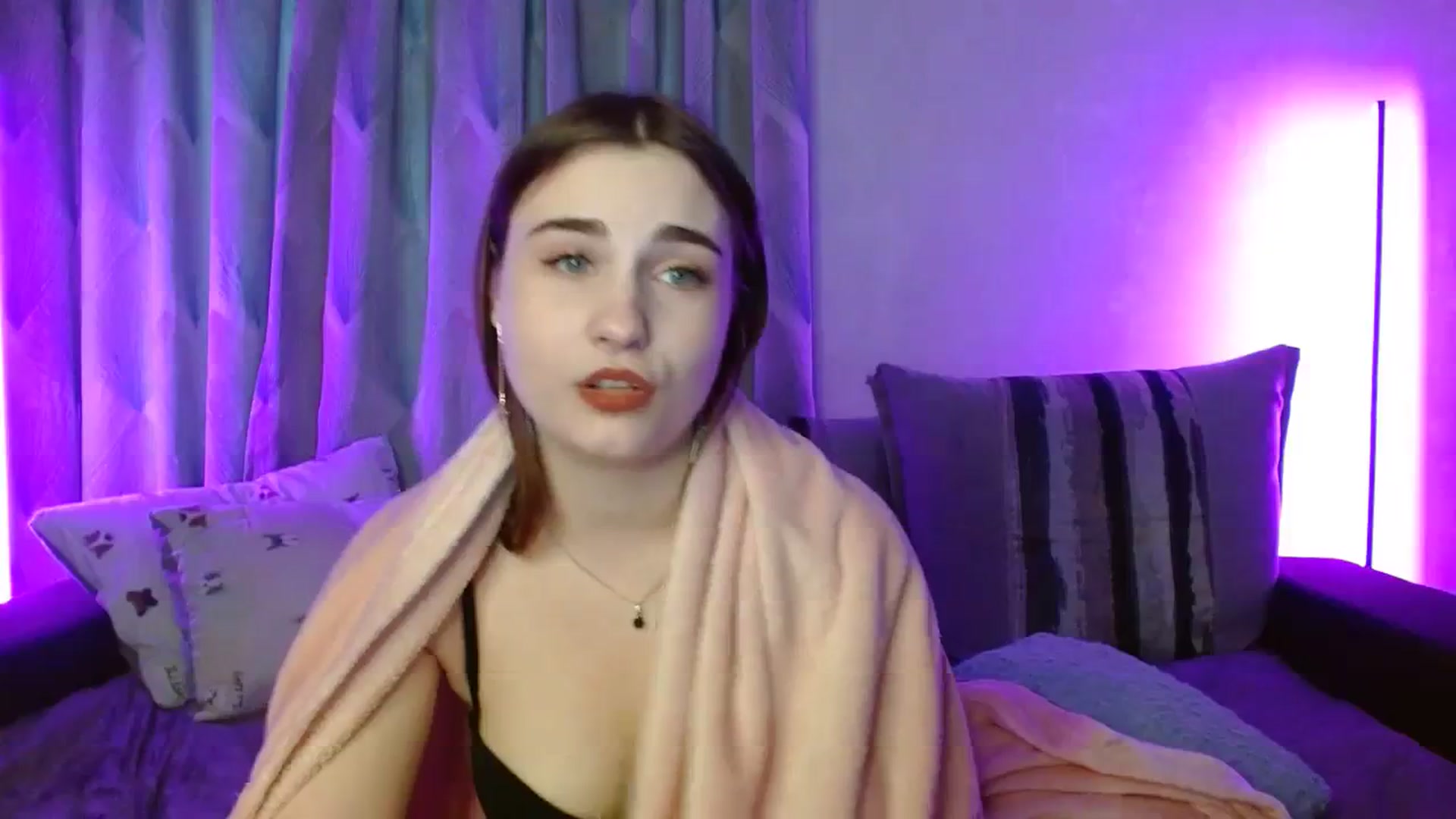 Gallery image thumbnail from LaneyGrey's myfreecams stream on, 11/19/2023, 13:55 image 16 of 20