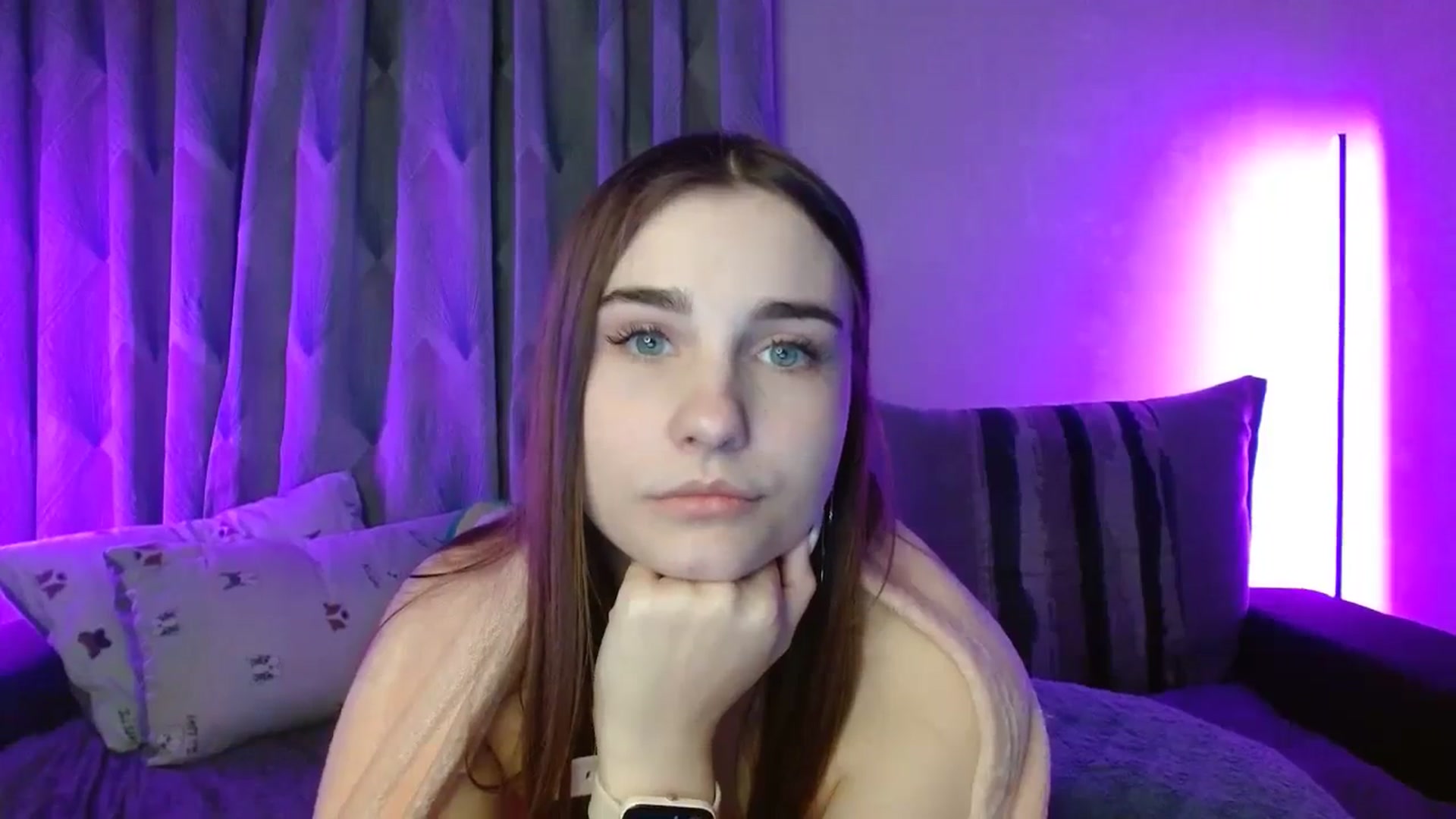 Gallery image thumbnail from LaneyGrey's myfreecams stream on, 11/19/2023, 14:59 image 9 of 20