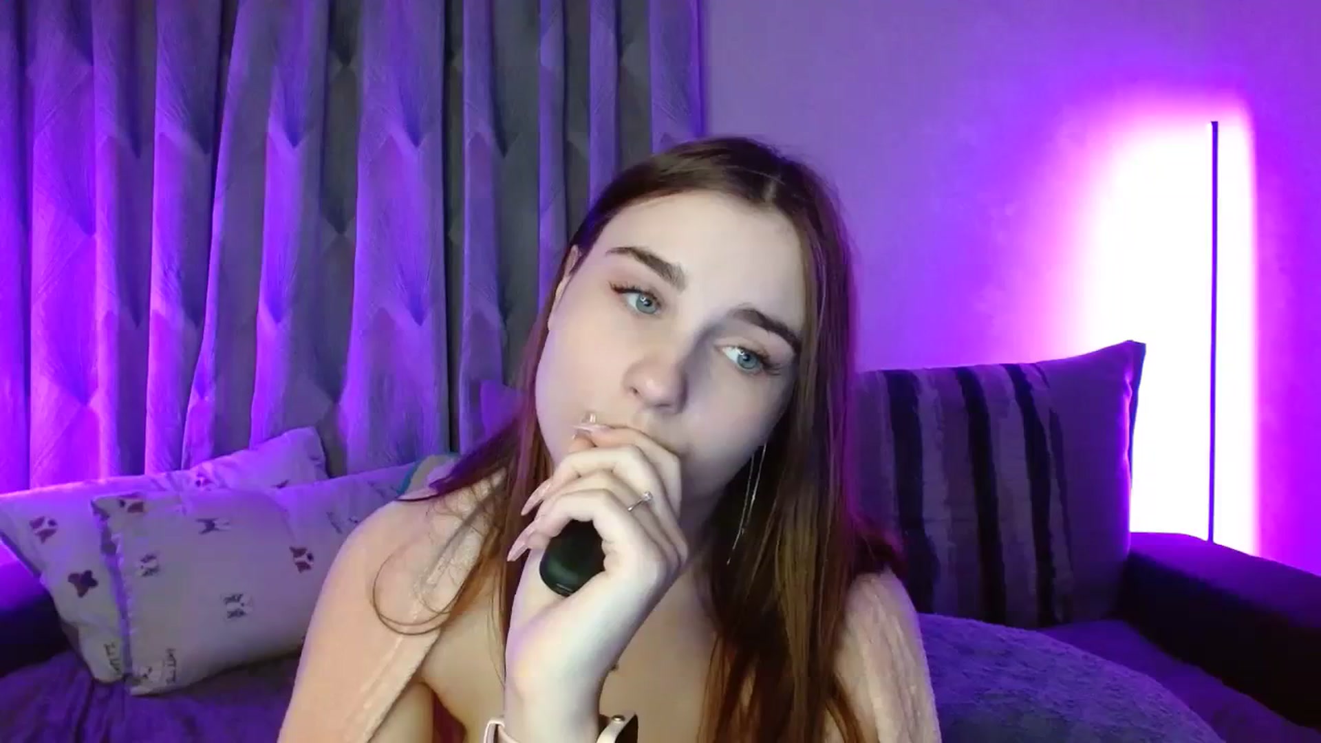 Gallery image thumbnail from LaneyGrey's myfreecams stream on, 11/19/2023, 14:59 image 18 of 20