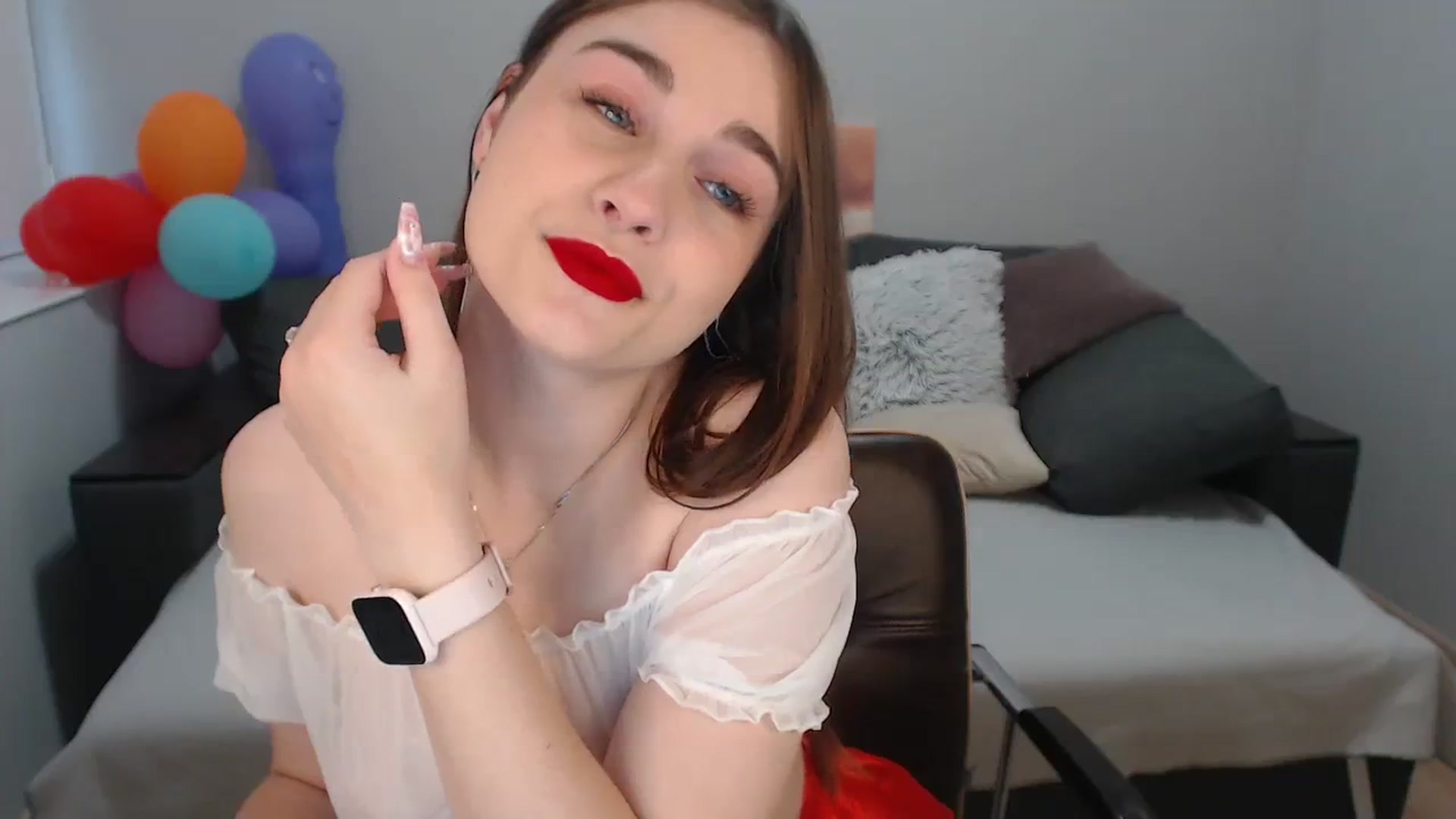 Gallery image thumbnail from LaneyGrey's myfreecams stream on, 11/25/2023, 10:23 image 19 of 20