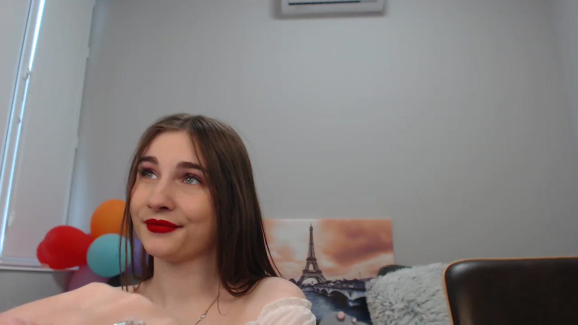 Gallery image thumbnail from LaneyGrey's myfreecams stream on, 11/25/2023, 10:23 image 17 of 20