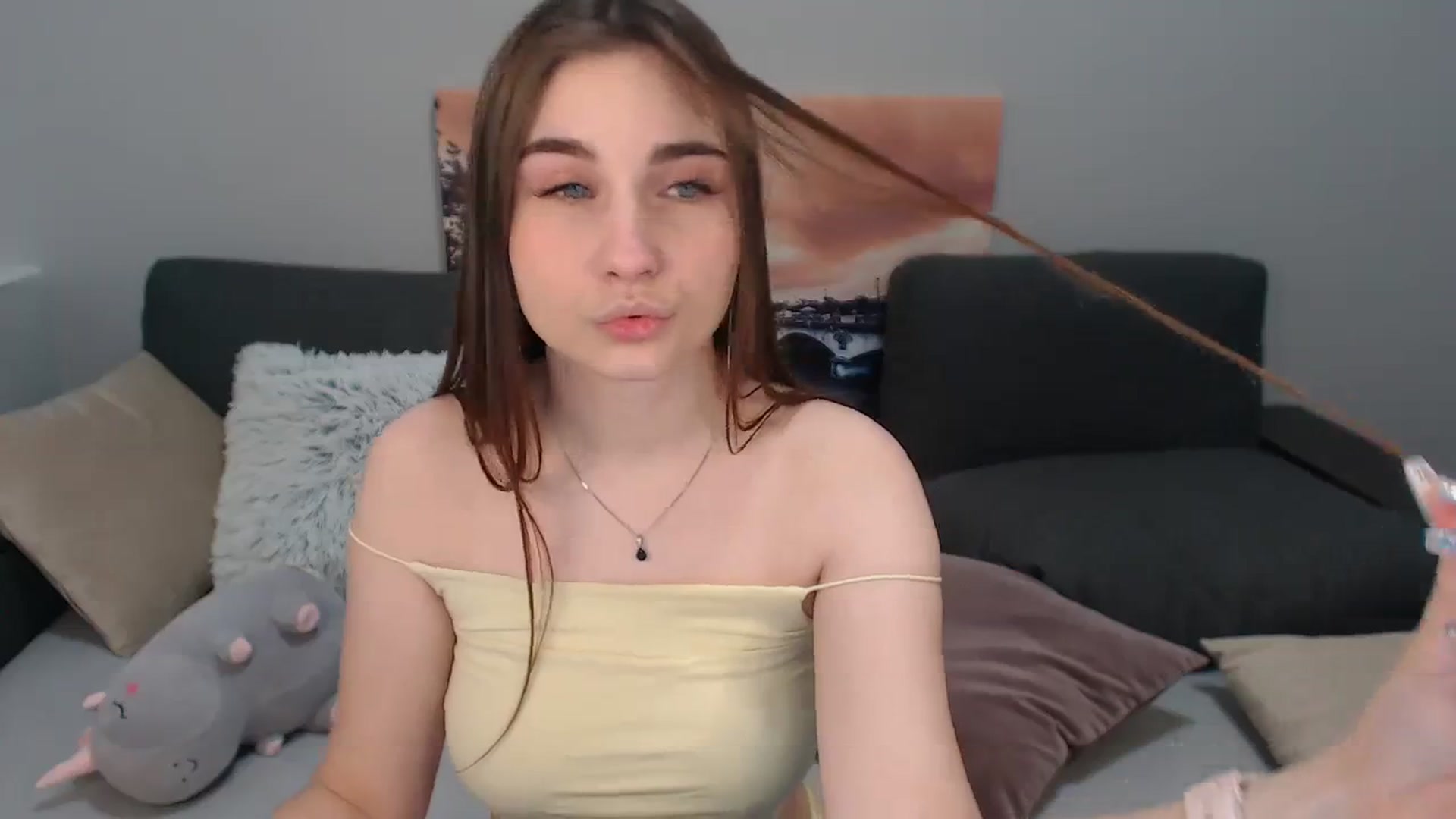 Gallery image thumbnail from LaneyGrey's myfreecams stream on, 12/08/2023, 13:19 image 20 of 20