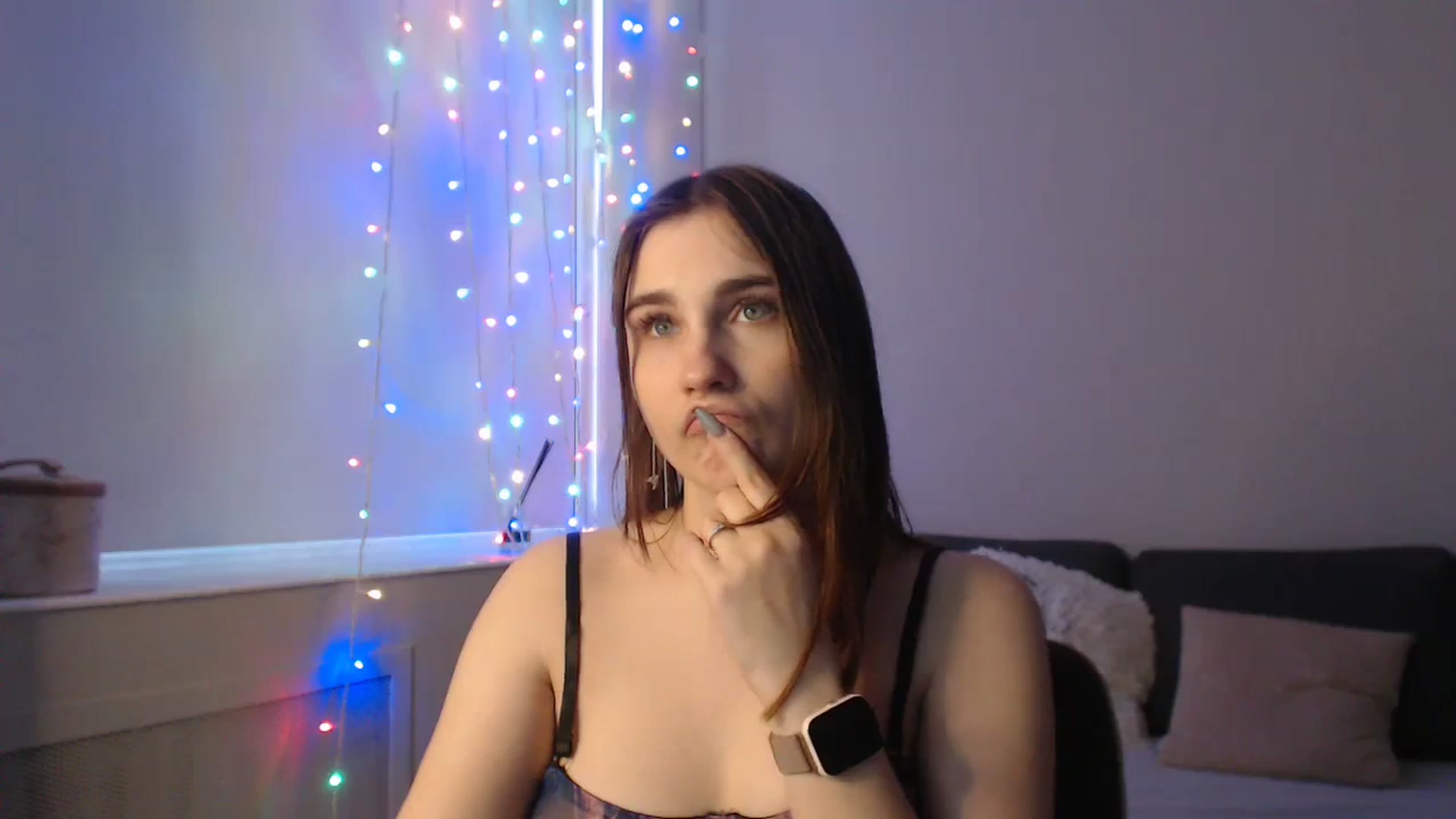 Gallery image thumbnail from LaneyGrey's myfreecams stream on, 01/22/2024, 14:35 image 17 of 20