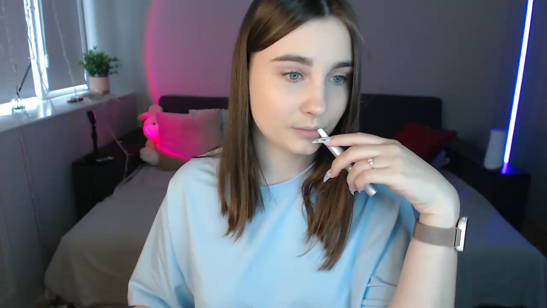 Gallery image thumbnail from LaneyGrey's myfreecams stream on, 04/05/2024, 08:31 image 10 of 20