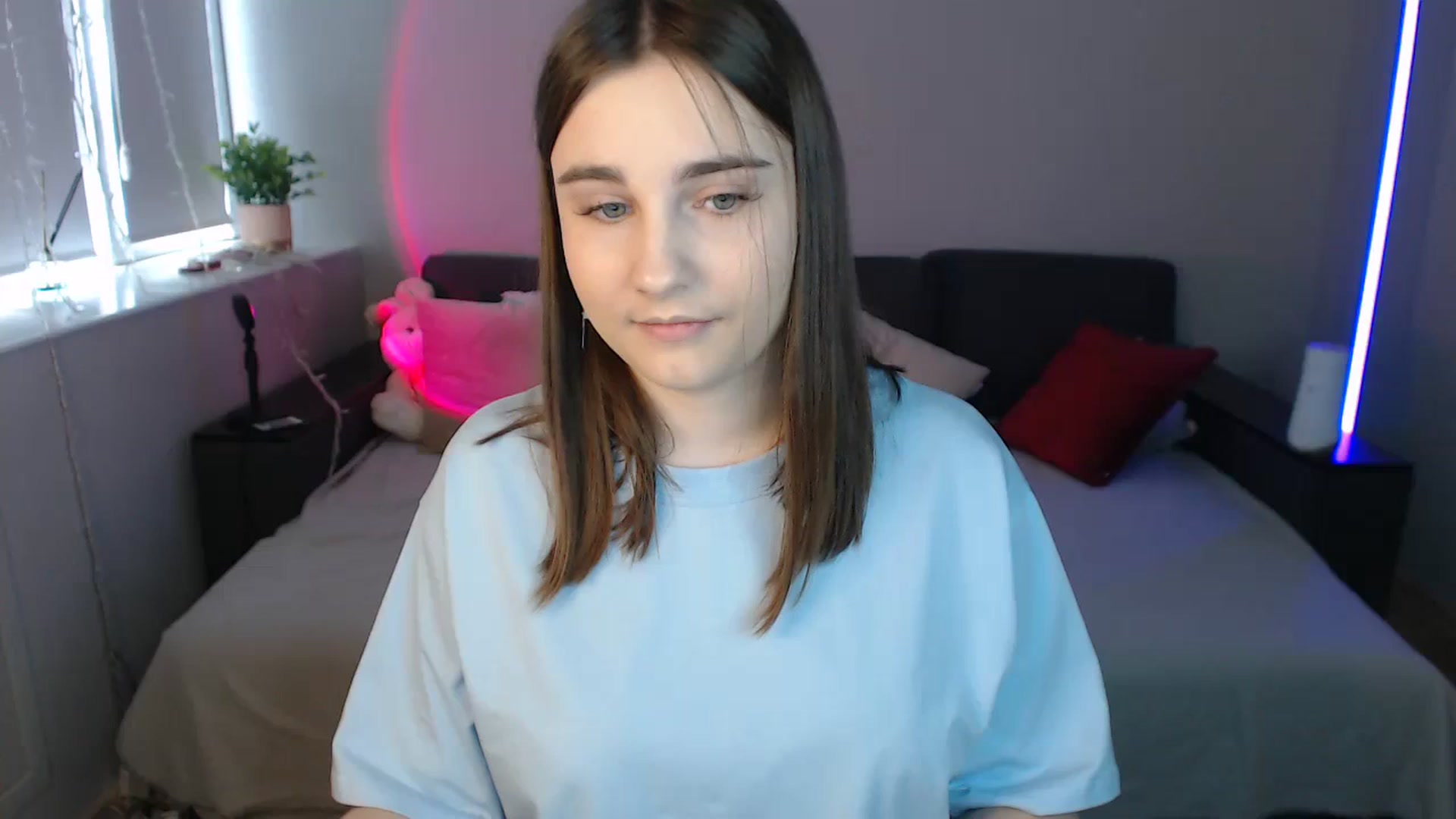 Gallery image thumbnail from LaneyGrey's myfreecams stream on, 04/05/2024, 08:31 image 1 of 20