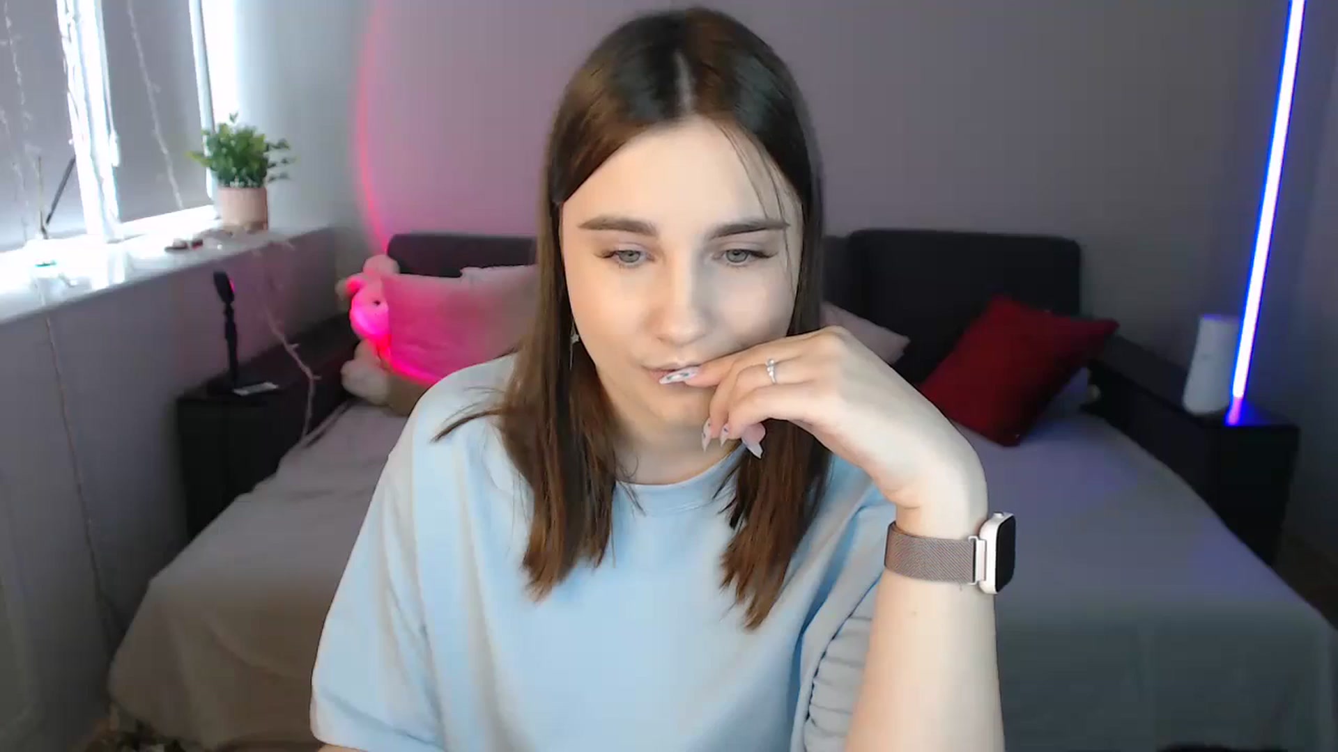 Gallery image thumbnail from LaneyGrey's myfreecams stream on, 04/05/2024, 08:31 image 2 of 20