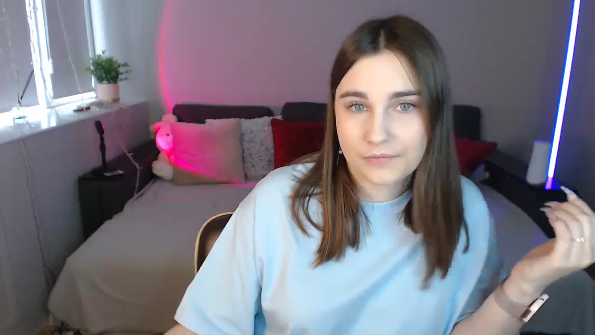 Gallery image thumbnail from LaneyGrey's myfreecams stream on, 04/05/2024, 08:31 image 6 of 20