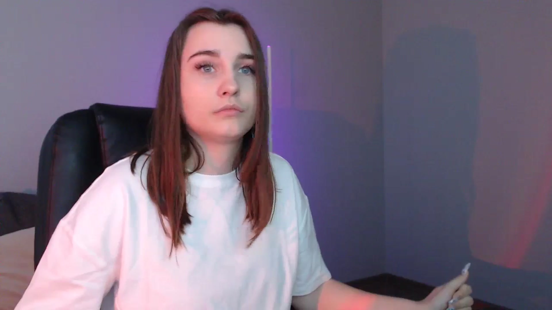 Gallery image thumbnail from LaneyGrey's myfreecams stream on, 04/14/2024, 13:28 image 15 of 20