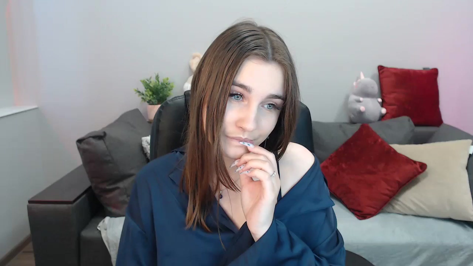 Gallery image thumbnail from LaneyGrey's myfreecams stream on, 04/16/2024, 09:20 image 2 of 20