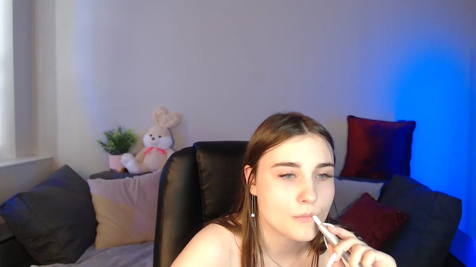 Gallery image thumbnail from LaneyGrey's myfreecams stream on, 04/19/2024, 13:36 image 16 of 20