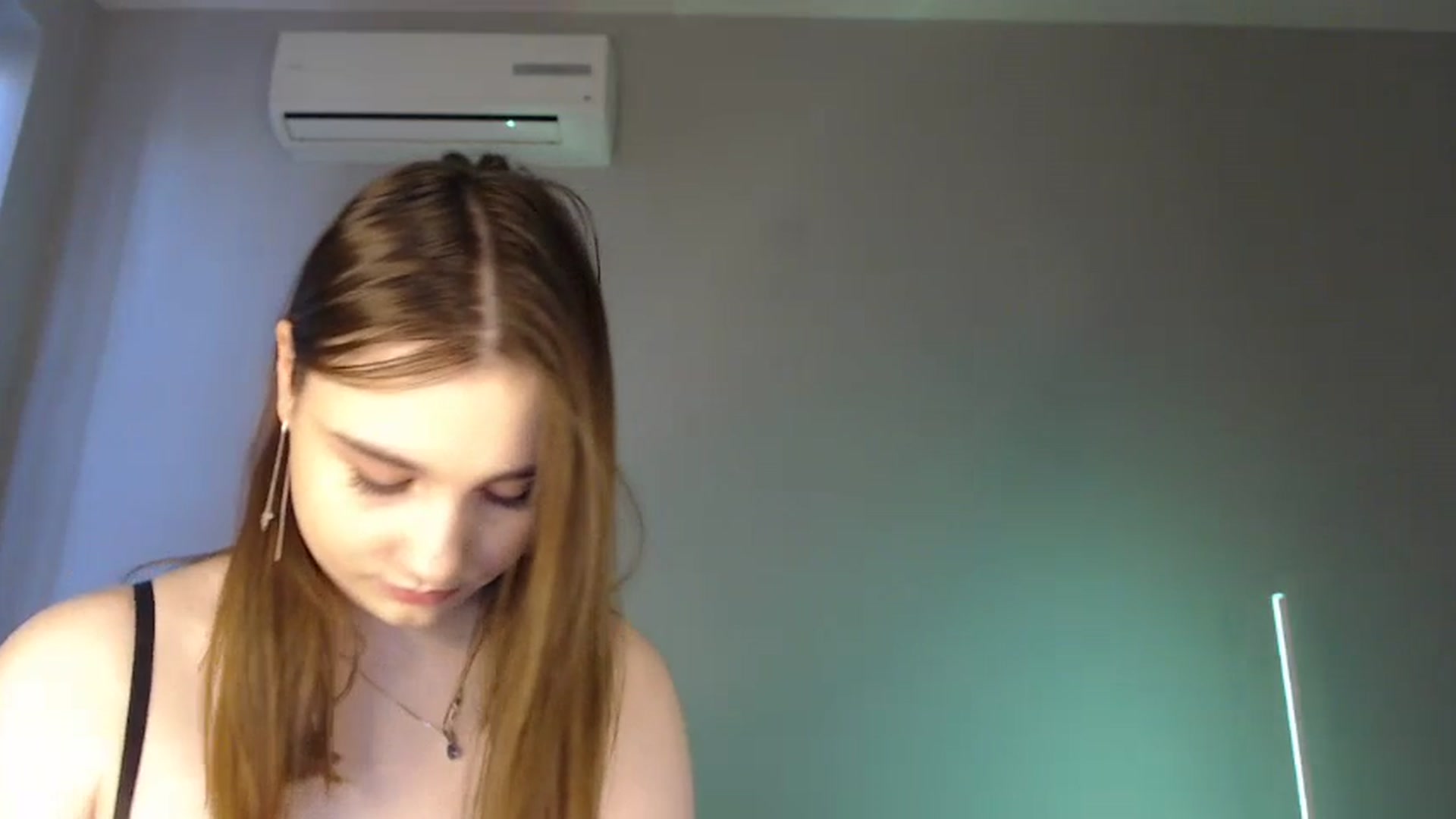 Gallery image thumbnail from LaneyGrey's myfreecams stream on, 05/19/2024, 08:16 image 18 of 20