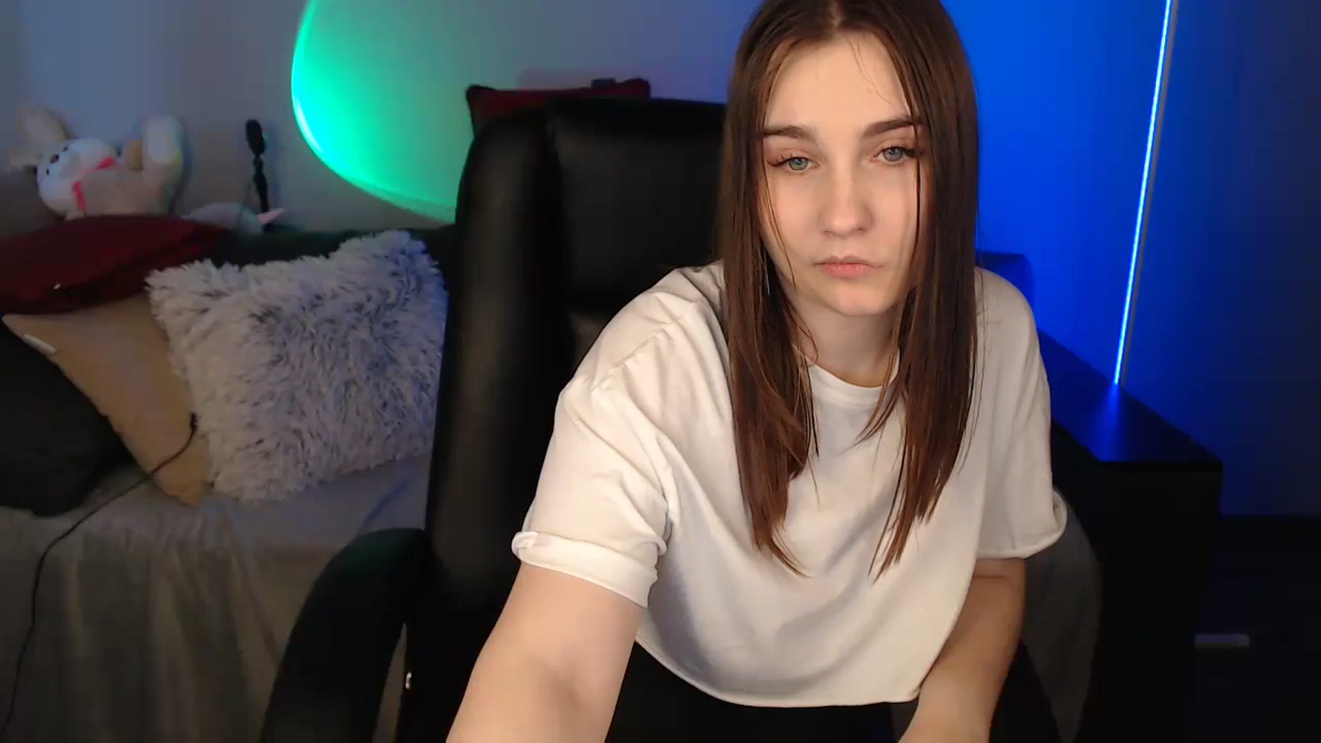 Gallery image thumbnail from LaneyGrey's myfreecams stream on, 05/19/2024, 09:37 image 4 of 20