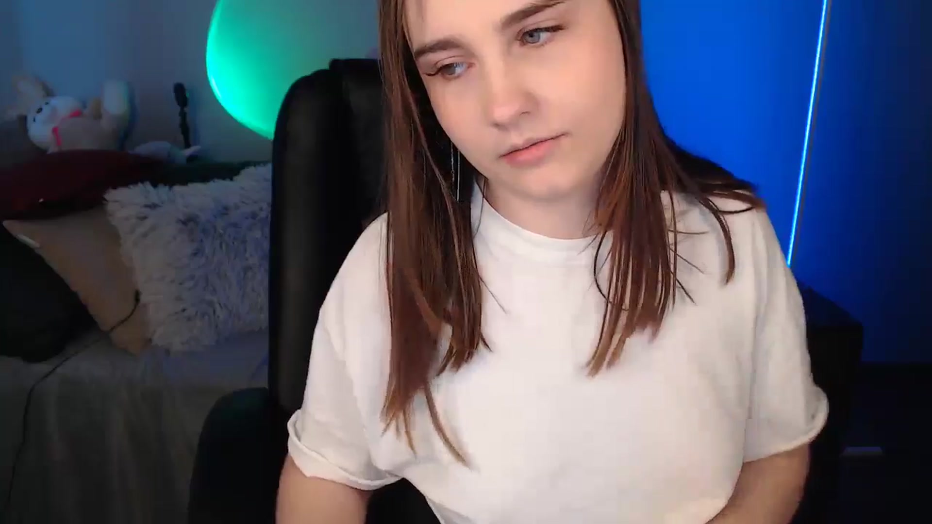 Gallery image thumbnail from LaneyGrey's myfreecams stream on, 05/19/2024, 09:37 image 10 of 20
