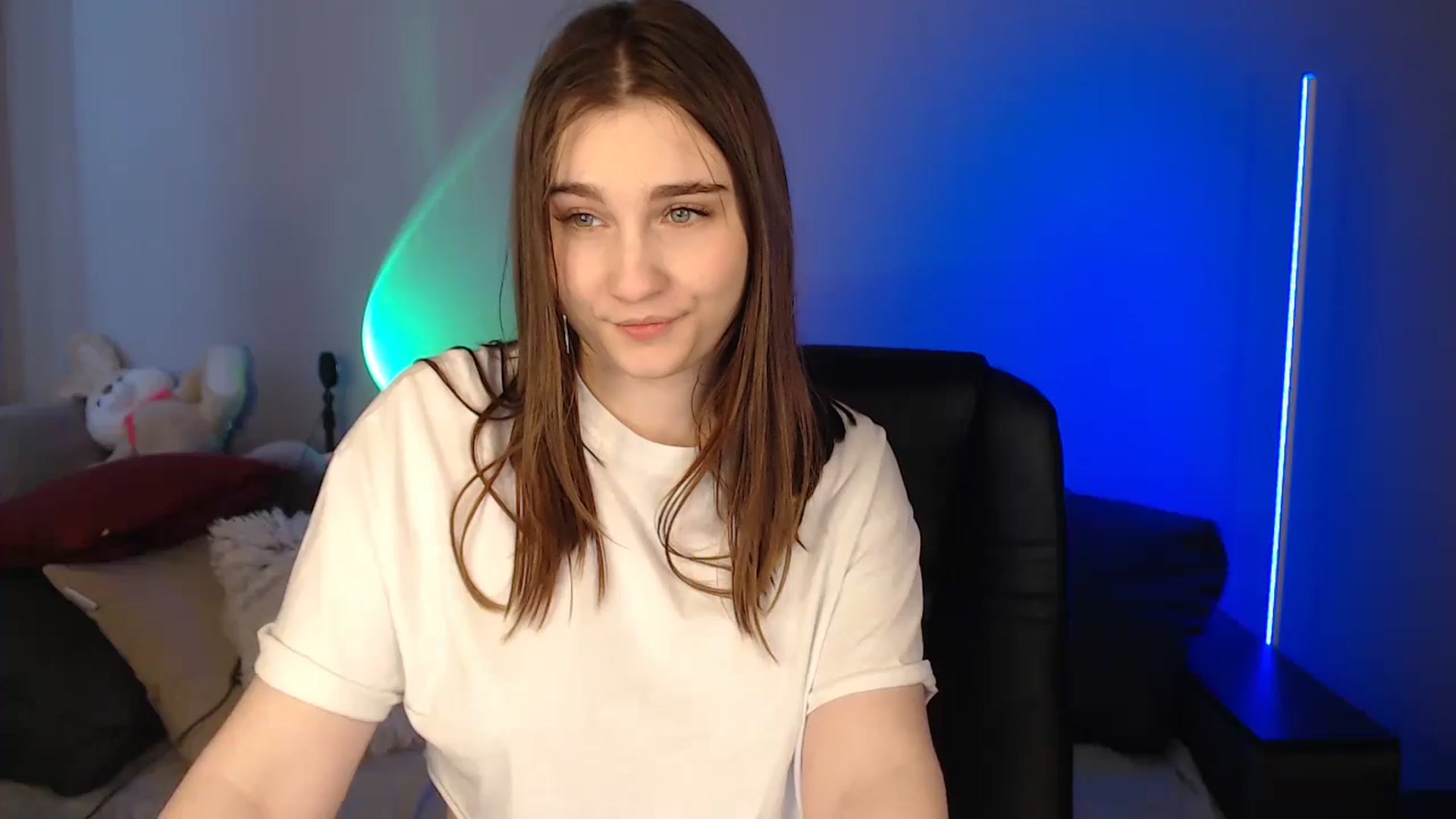 Gallery image thumbnail from LaneyGrey's myfreecams stream on, 05/19/2024, 10:47 image 3 of 20