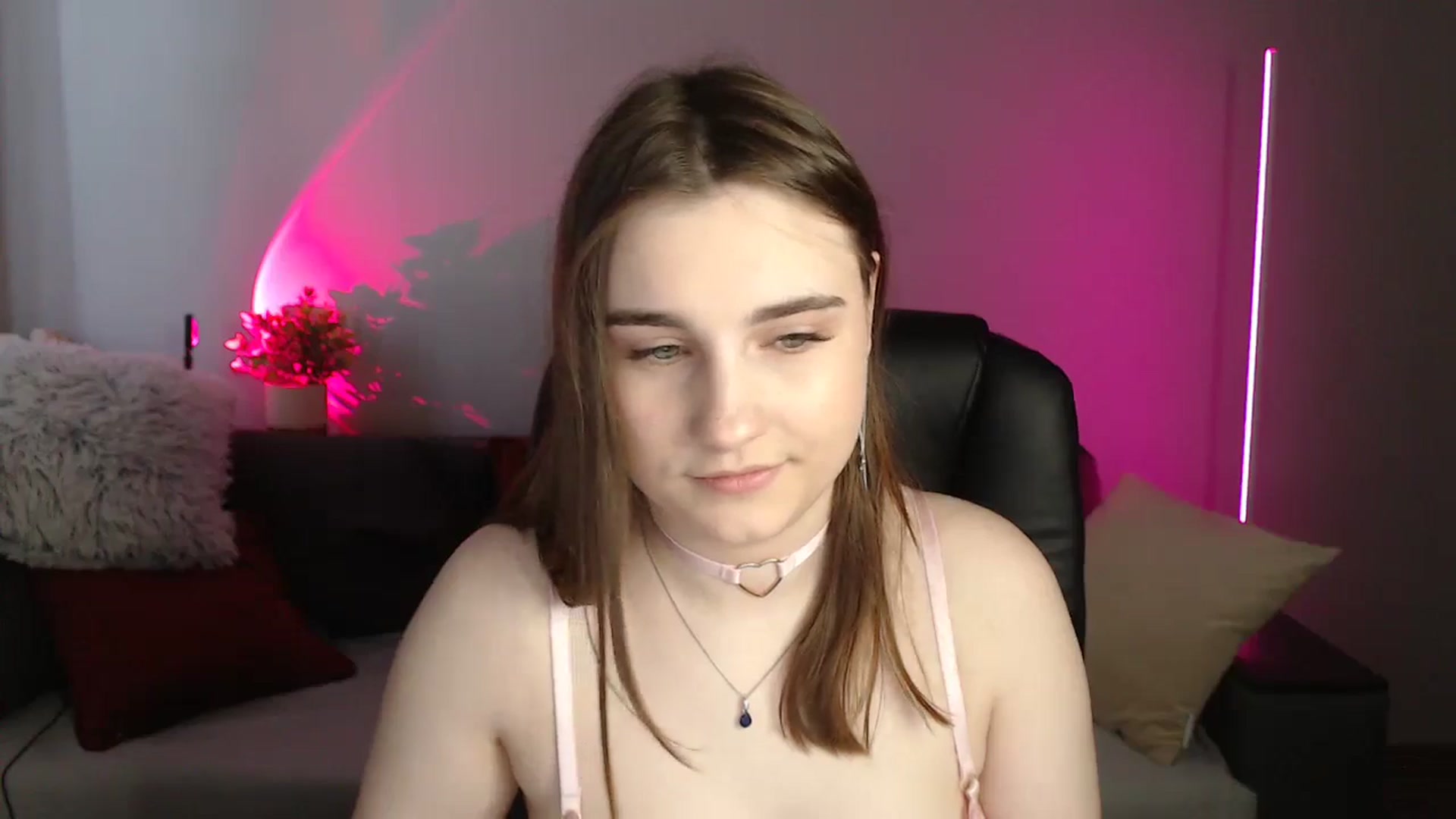 Gallery image thumbnail from LaneyGrey's myfreecams stream on, 05/26/2024, 10:27 image 9 of 20