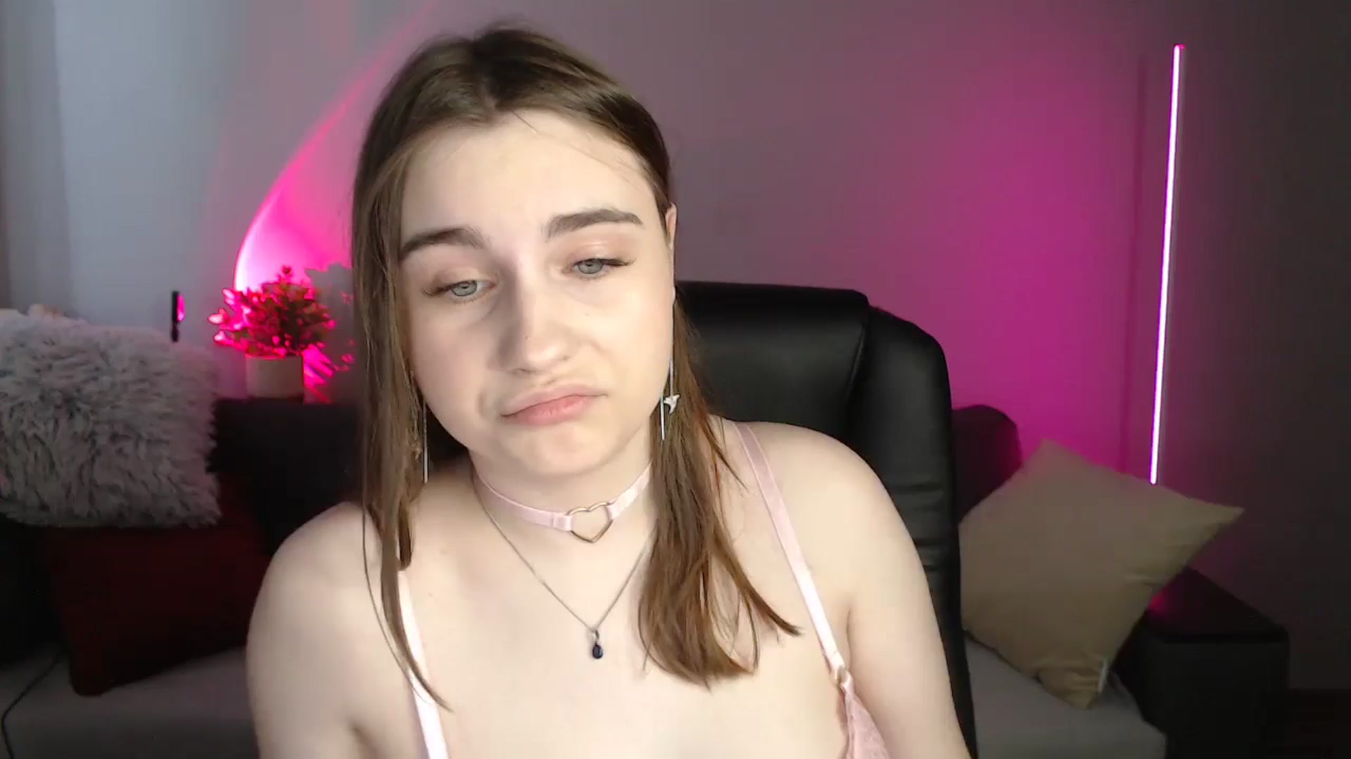Gallery image thumbnail from LaneyGrey's myfreecams stream on, 05/26/2024, 10:27 image 8 of 20