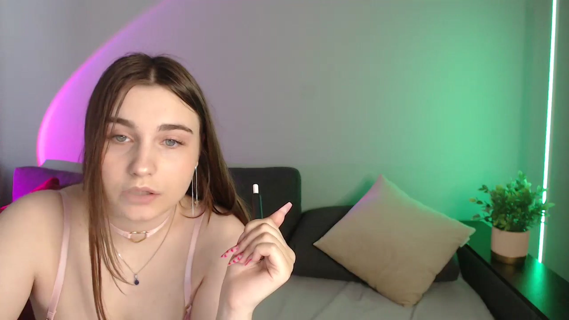 Gallery image thumbnail from LaneyGrey's myfreecams stream on, 05/31/2024, 10:10 image 7 of 20