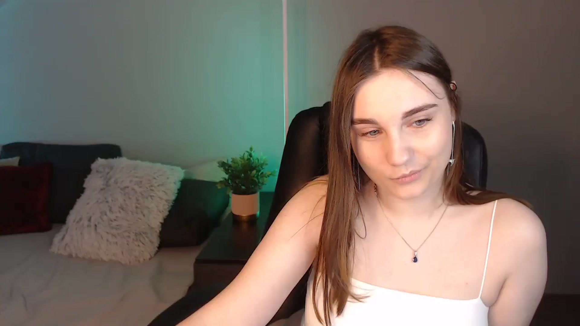Gallery image thumbnail from LaneyGrey's myfreecams stream on, 06/01/2024, 10:03 image 10 of 20