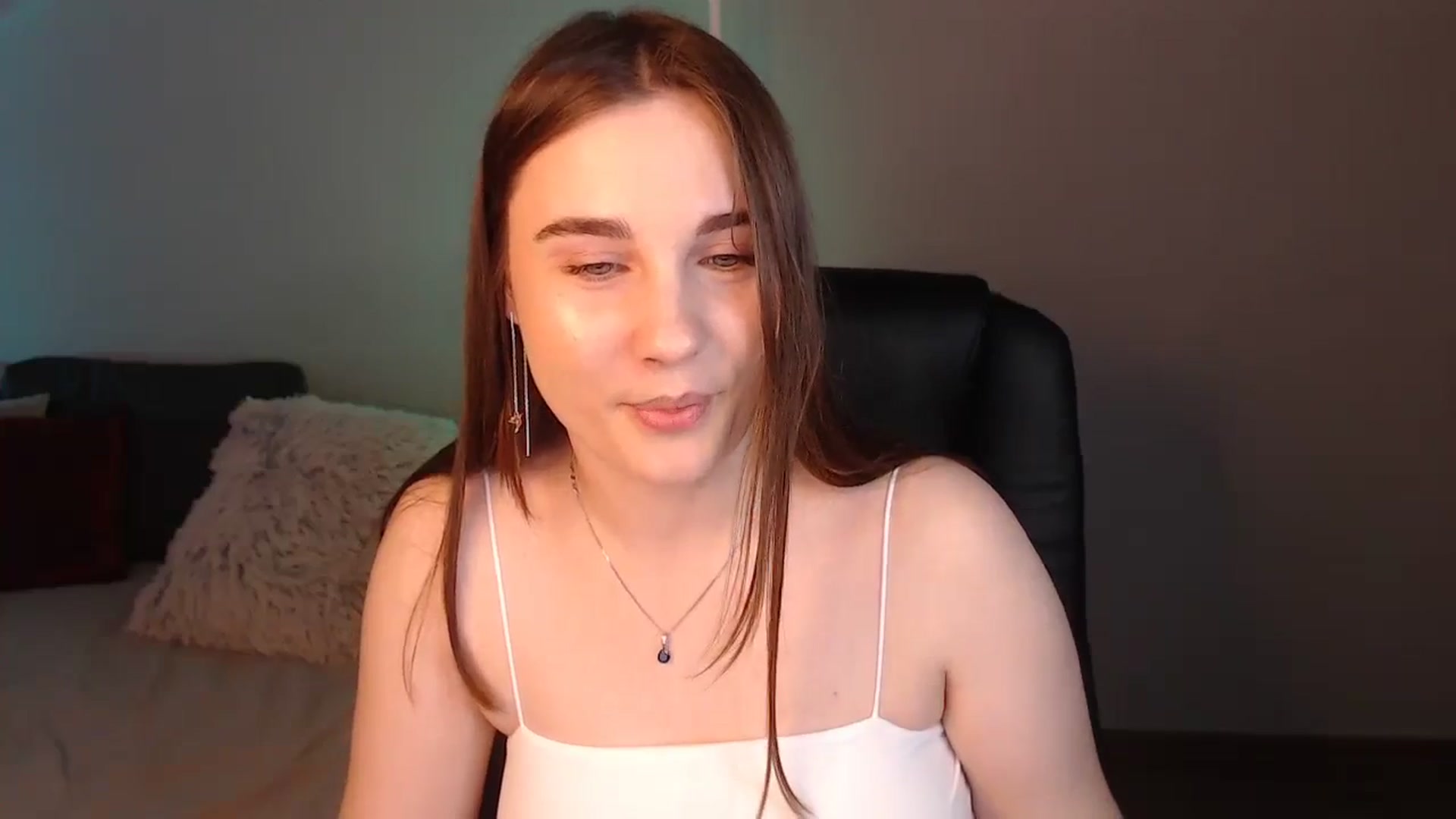Gallery image thumbnail from LaneyGrey's myfreecams stream on, 06/01/2024, 10:03 image 6 of 20