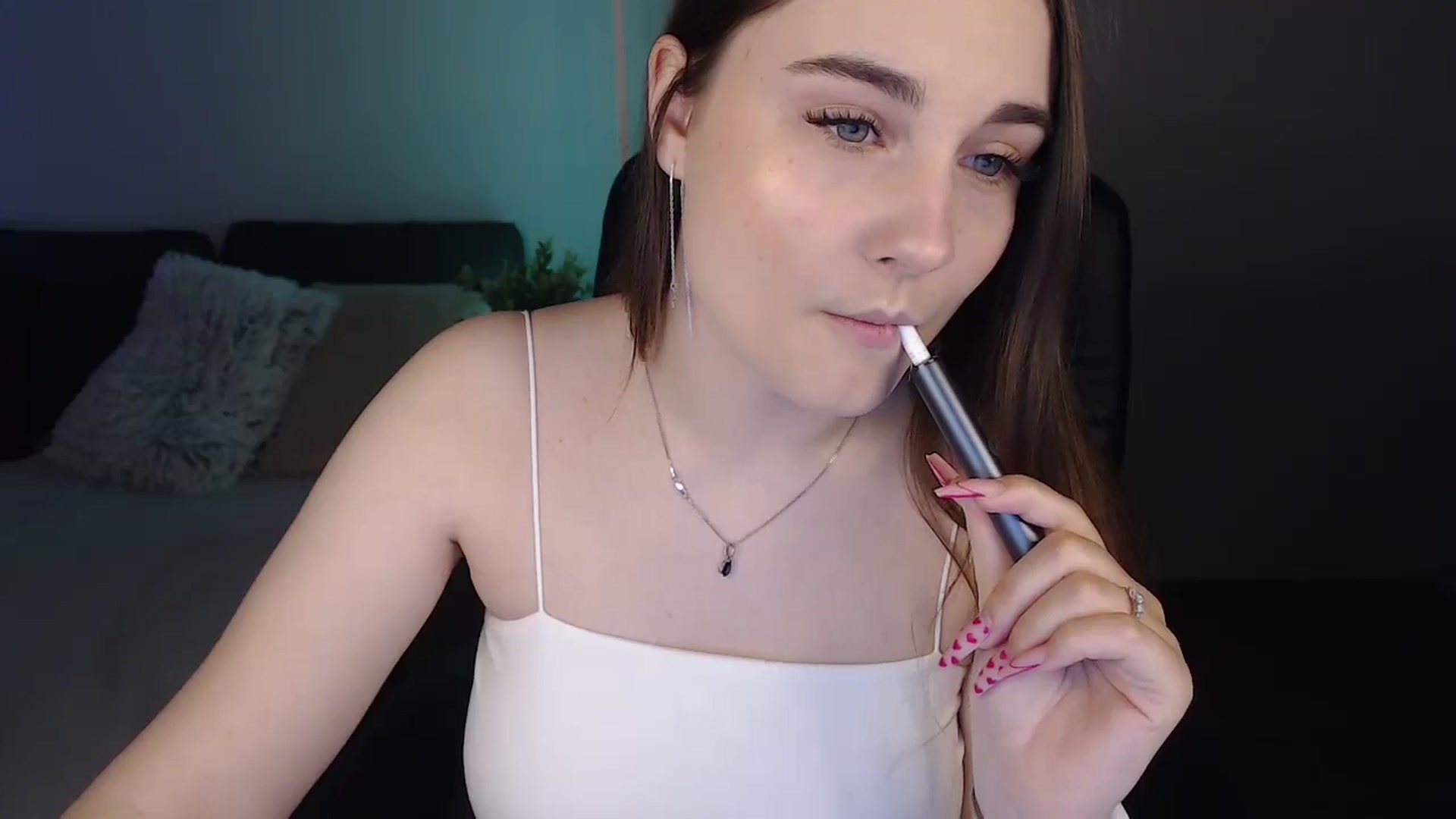 Gallery image thumbnail from LaneyGrey's myfreecams stream on, 06/03/2024, 08:22 image 2 of 20