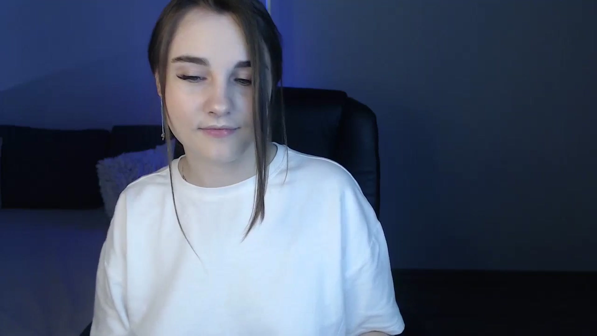 Gallery image thumbnail from LaneyGrey's myfreecams stream on, 06/05/2024, 08:45 image 4 of 20