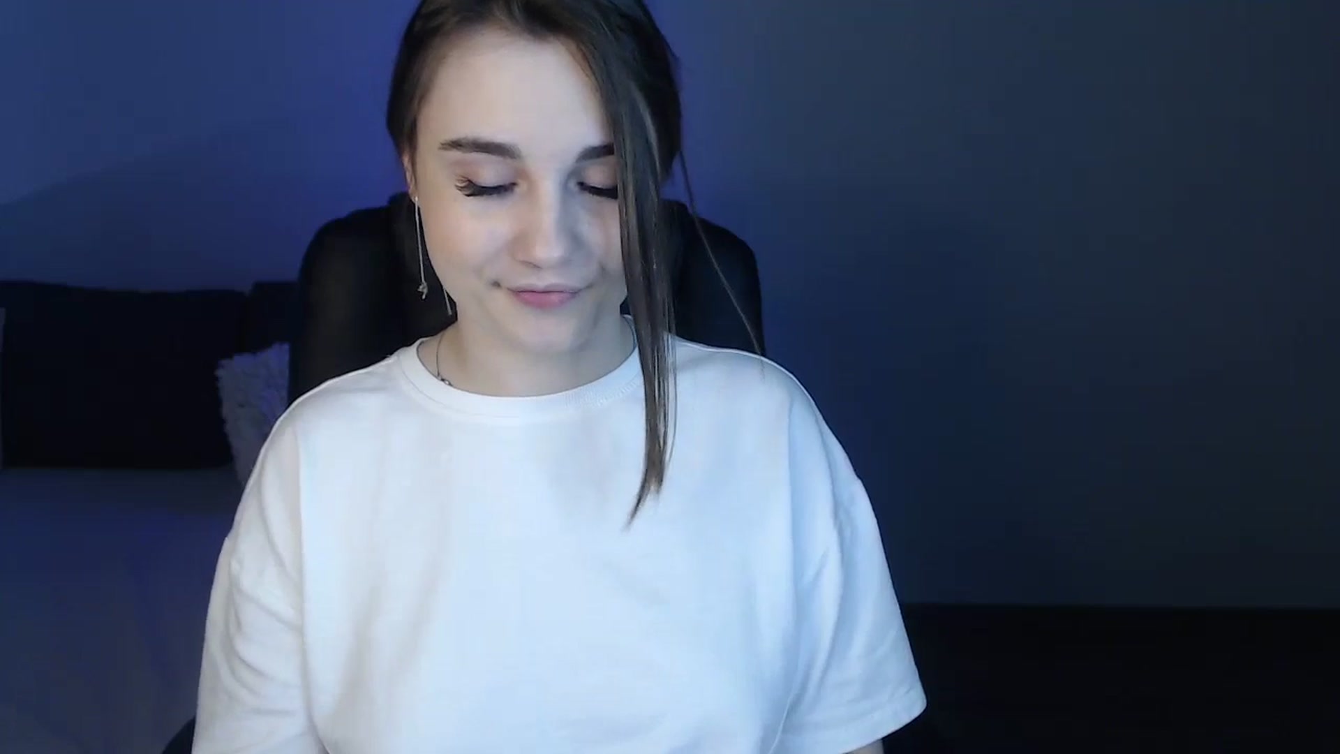 Gallery image thumbnail from LaneyGrey's myfreecams stream on, 06/05/2024, 08:45 image 5 of 20