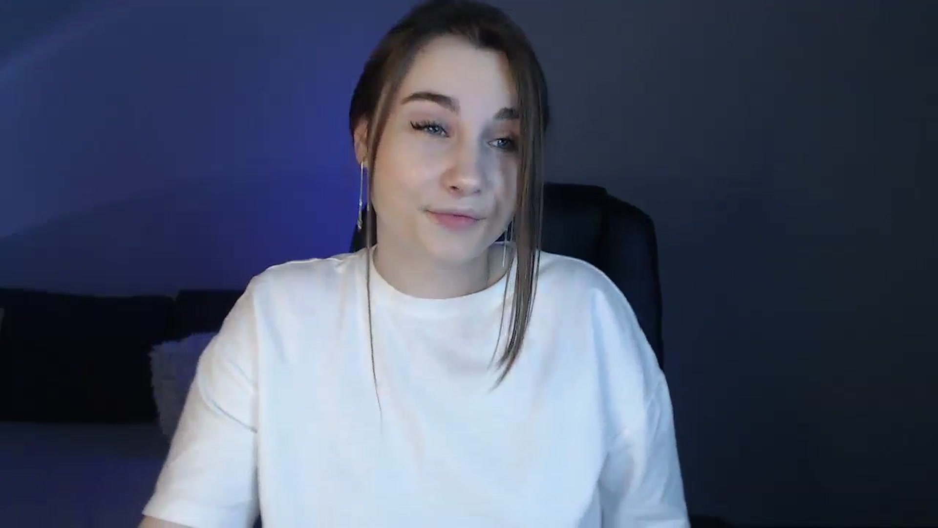 Gallery image thumbnail from LaneyGrey's myfreecams stream on, 06/05/2024, 08:45 image 16 of 20