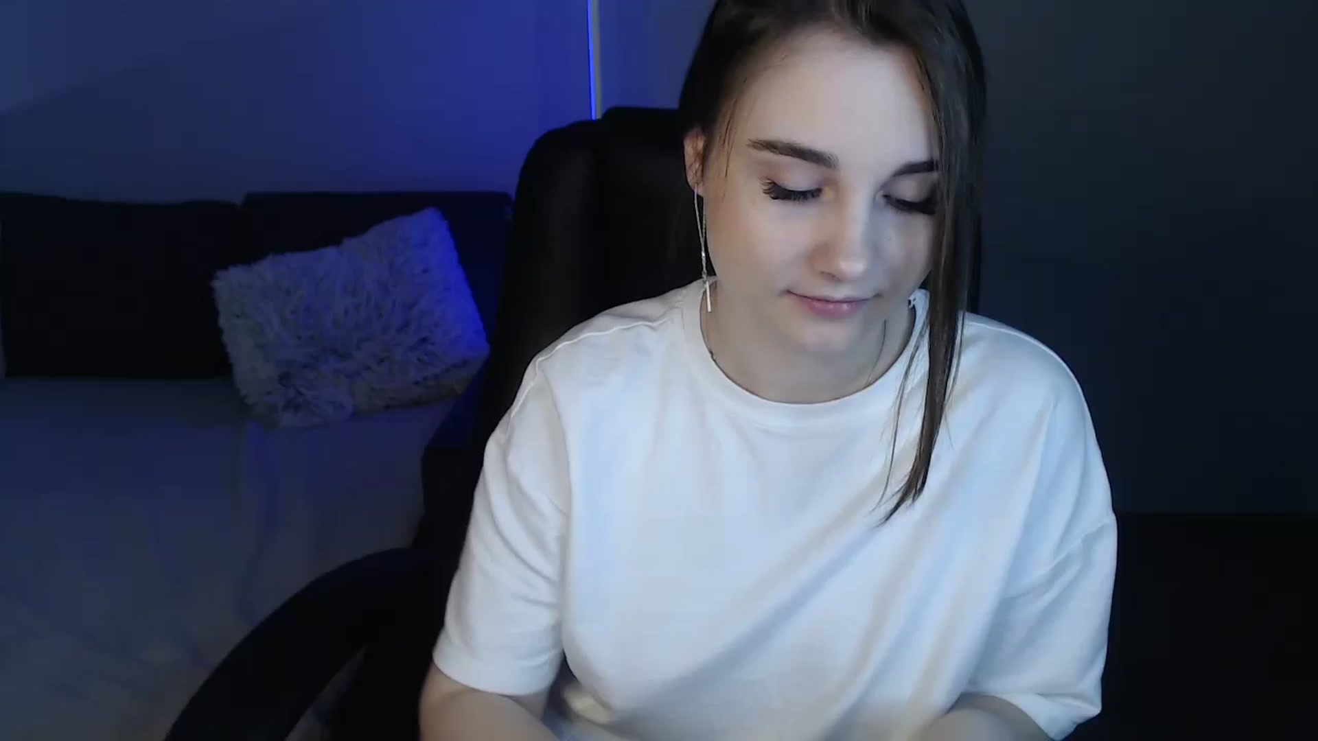 Gallery image thumbnail from LaneyGrey's myfreecams stream on, 06/05/2024, 08:45 image 15 of 20