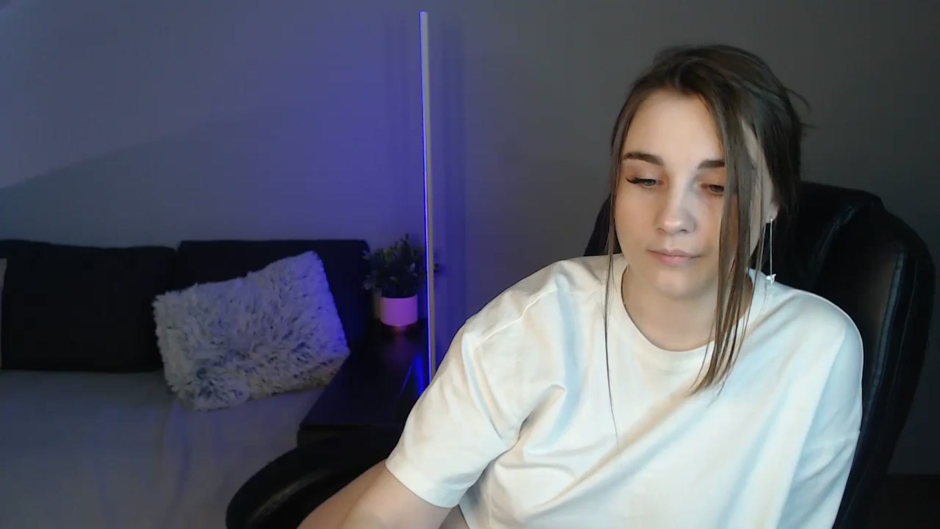 Gallery image thumbnail from LaneyGrey's myfreecams stream on, 06/05/2024, 09:00 image 1 of 20