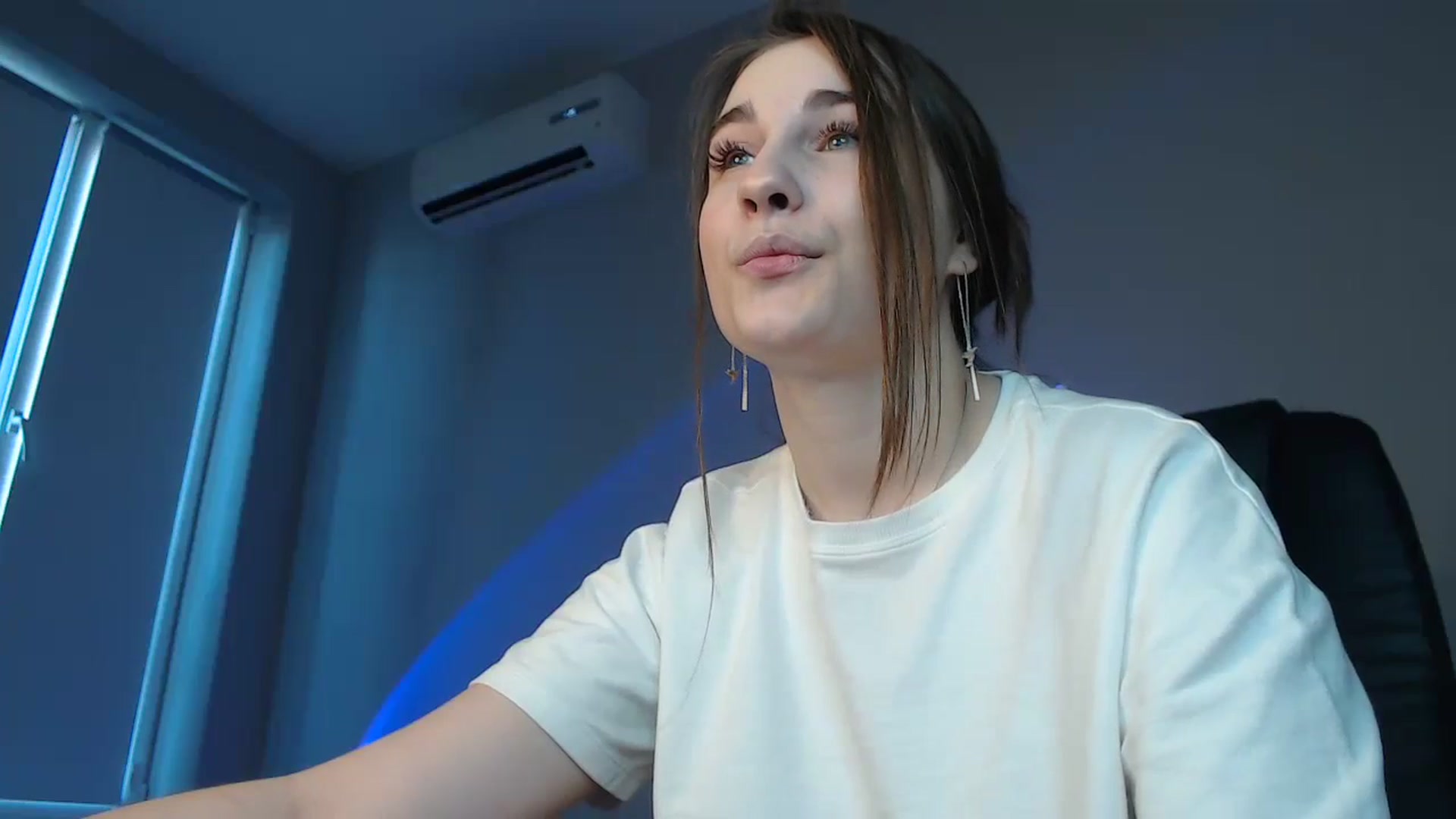 Gallery image thumbnail from LaneyGrey's myfreecams stream on, 06/05/2024, 09:55 image 10 of 20