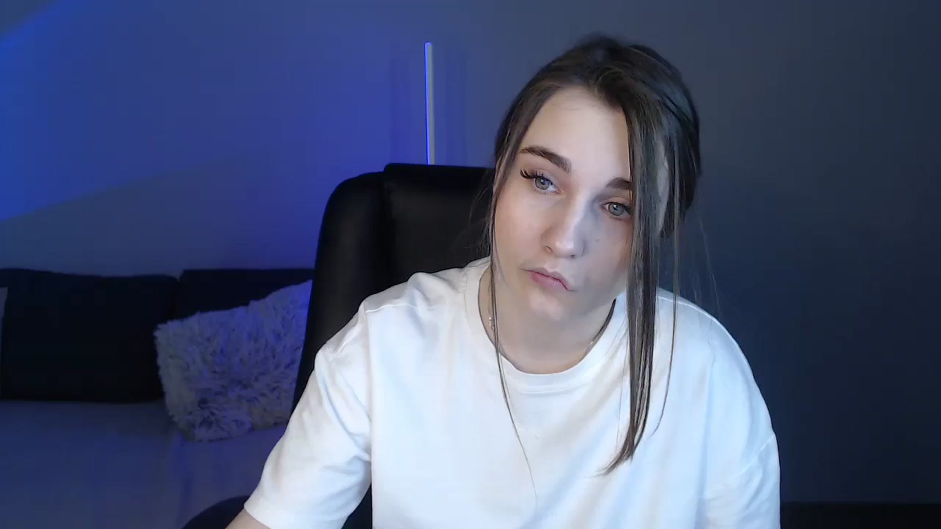 Gallery image thumbnail from LaneyGrey's myfreecams stream on, 06/05/2024, 09:55 image 6 of 20