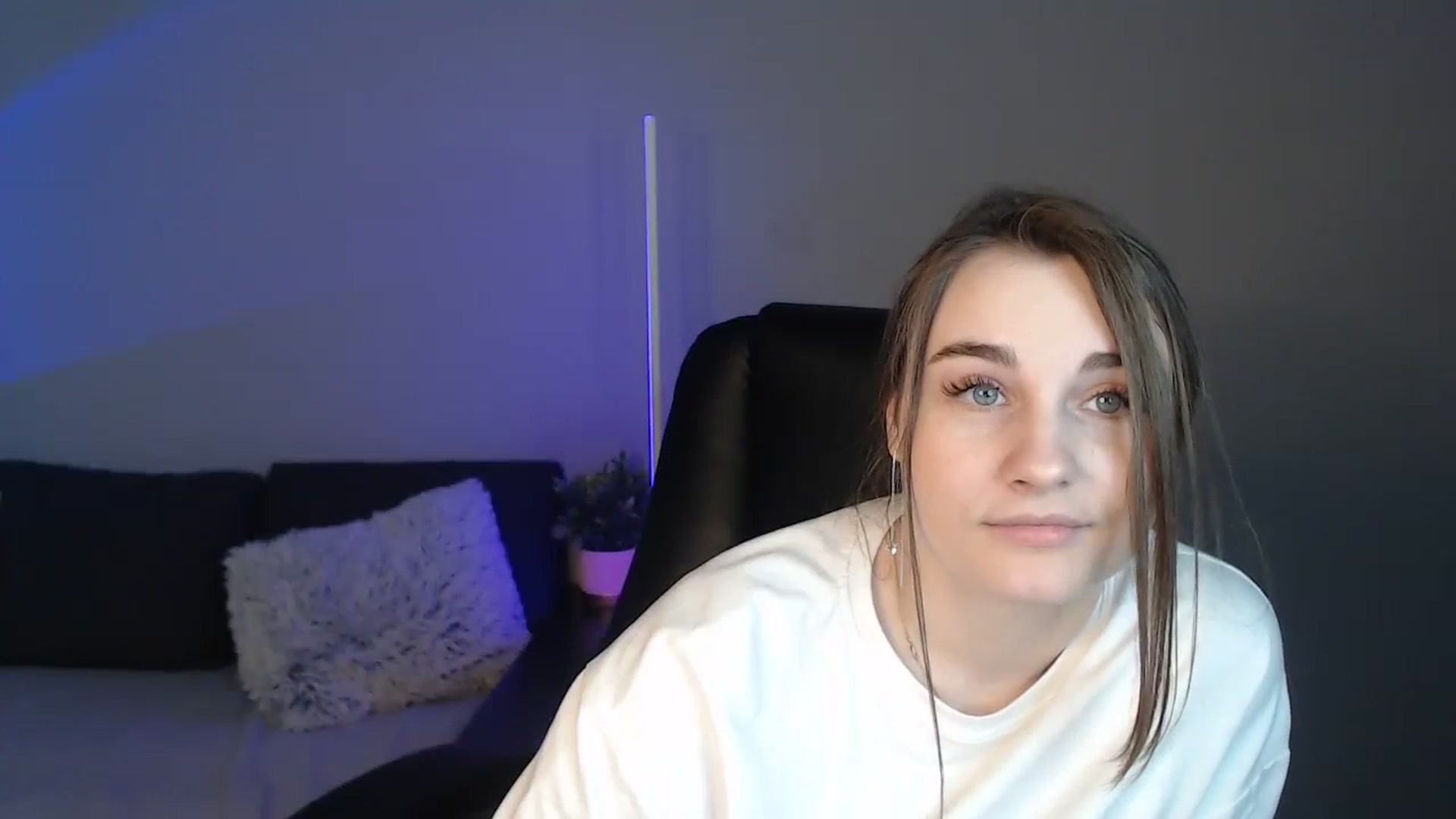 Gallery image thumbnail from LaneyGrey's myfreecams stream on, 06/05/2024, 09:55 image 15 of 20