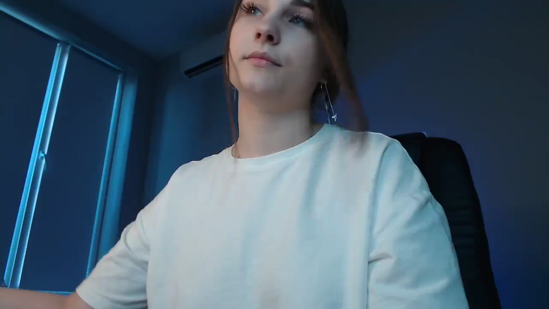 Gallery image thumbnail from LaneyGrey's myfreecams stream on, 06/05/2024, 10:40 image 5 of 20