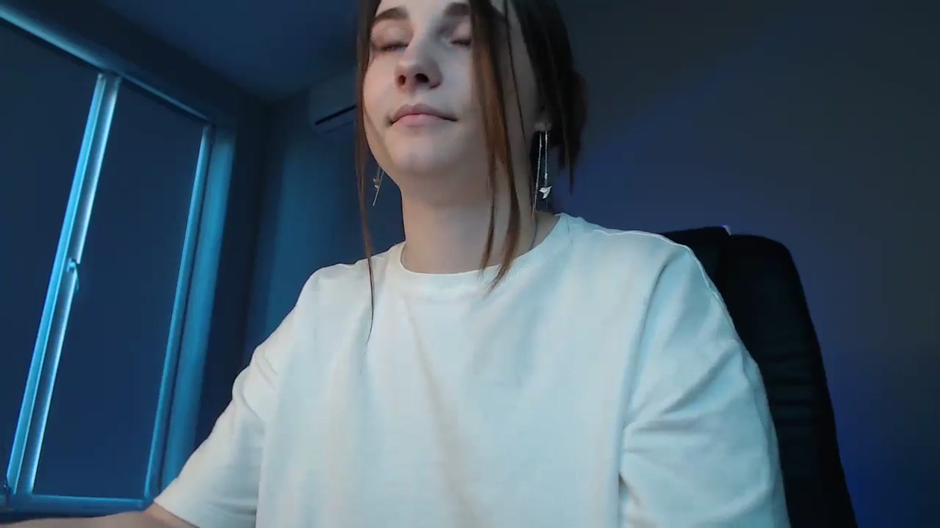 Gallery image thumbnail from LaneyGrey's myfreecams stream on, 06/05/2024, 10:40 image 6 of 20