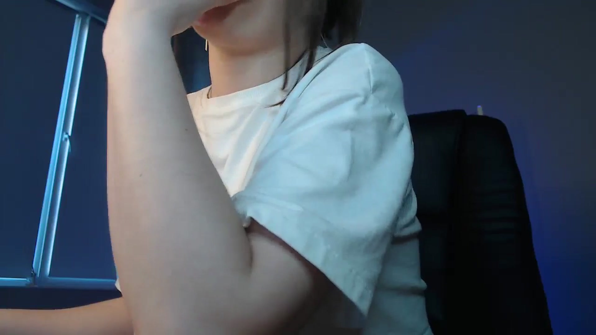 Gallery image thumbnail from LaneyGrey's myfreecams stream on, 06/05/2024, 10:40 image 2 of 20