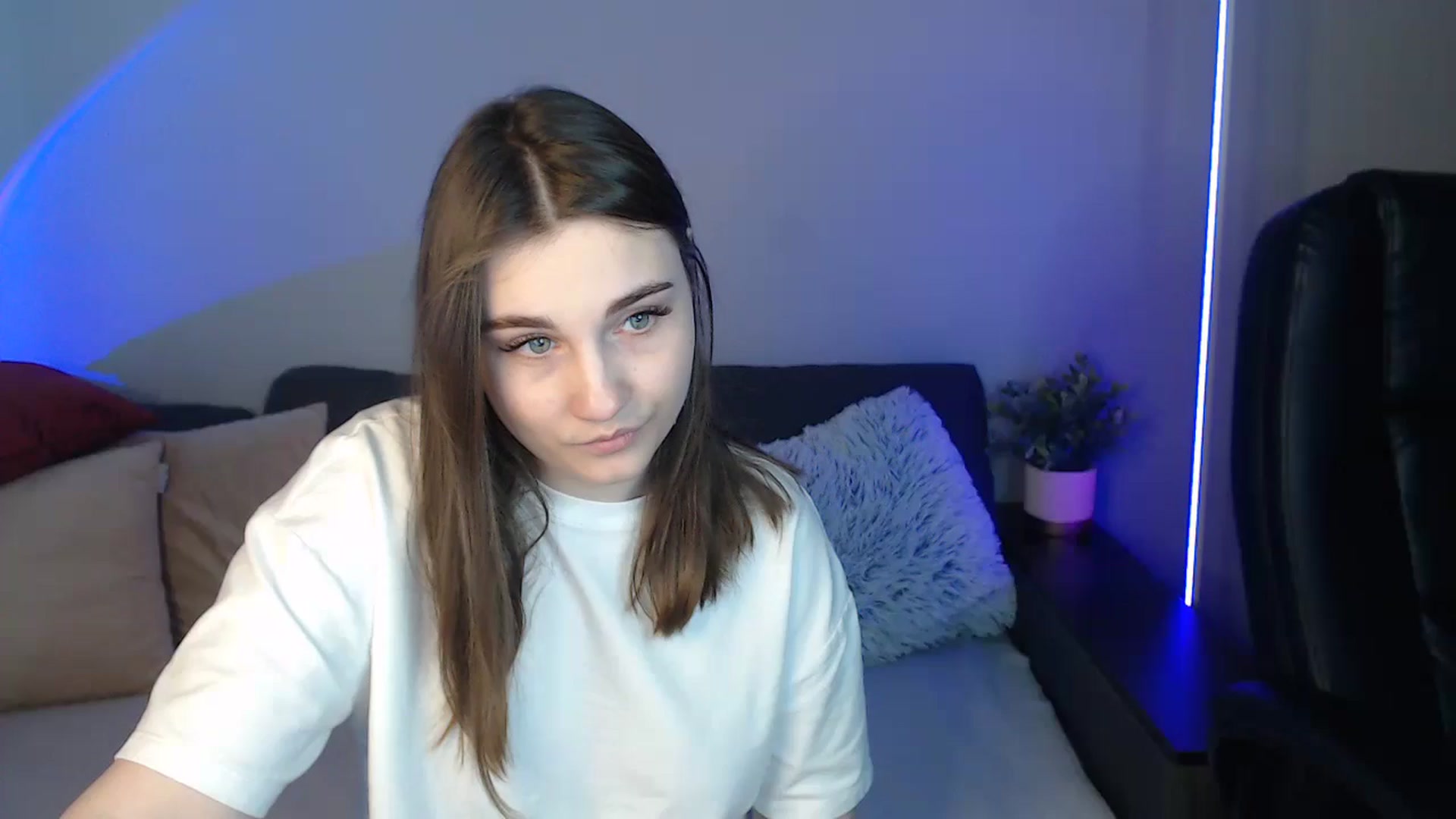 Gallery image thumbnail from LaneyGrey's myfreecams stream on, 06/05/2024, 11:20 image 1 of 20