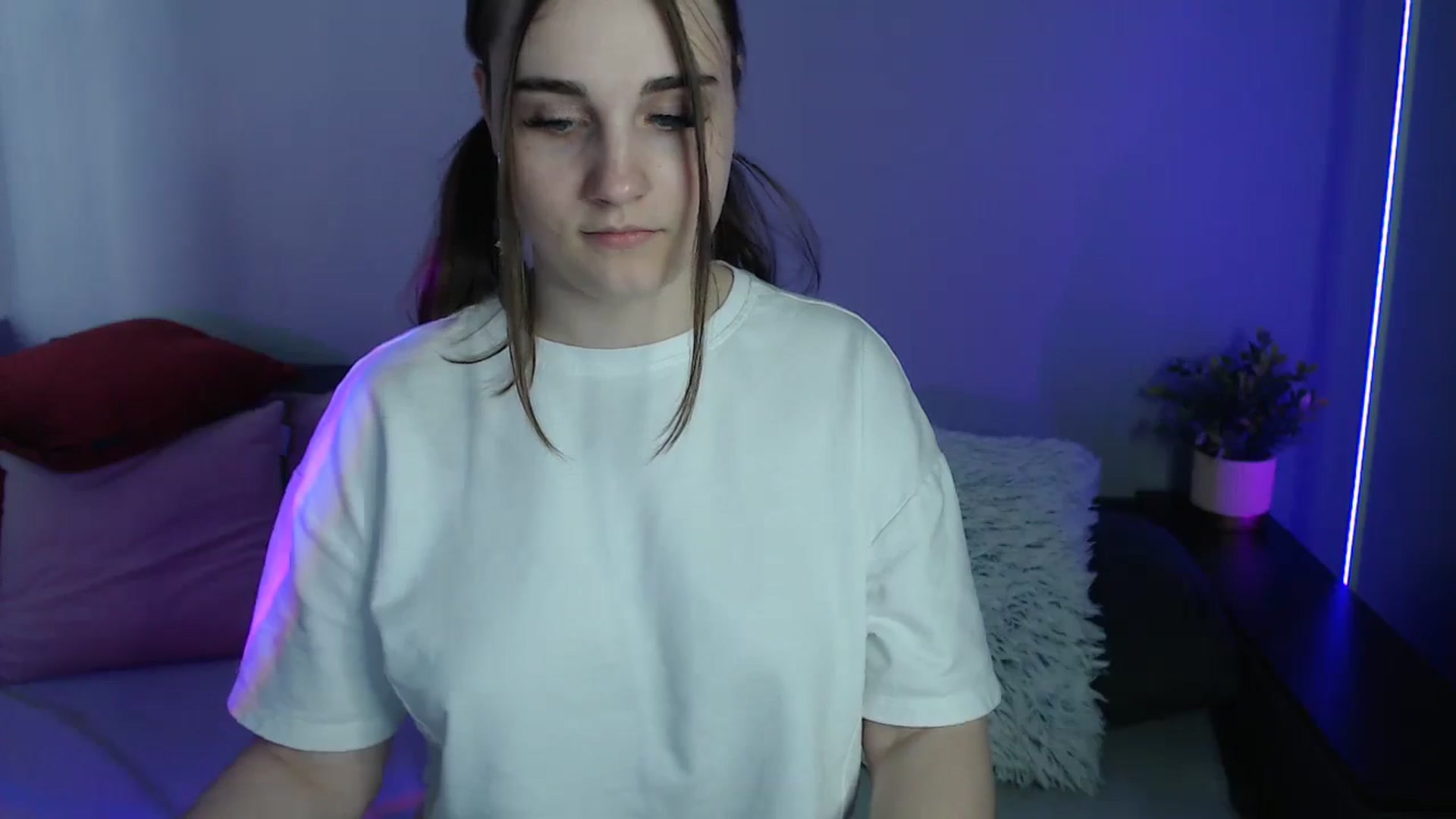 Gallery image thumbnail from LaneyGrey's myfreecams stream on, 06/05/2024, 13:21 image 10 of 20